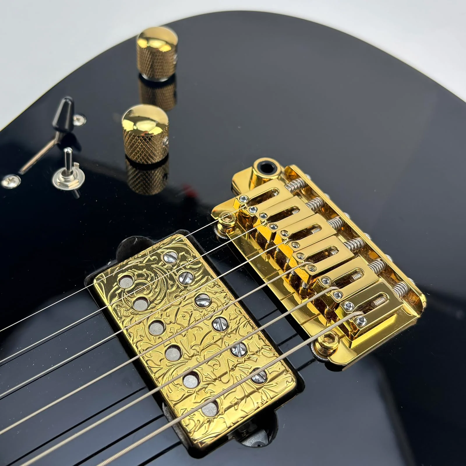 10.5mm Electric Guitar Bridge Zinc Alloy Saddles Block Stainless Steel Plate 6 String 2 Point Tremolo Bridge Compatible with Stratocaster Strat Electric Guitar Replacement Parts Gold - Image 5