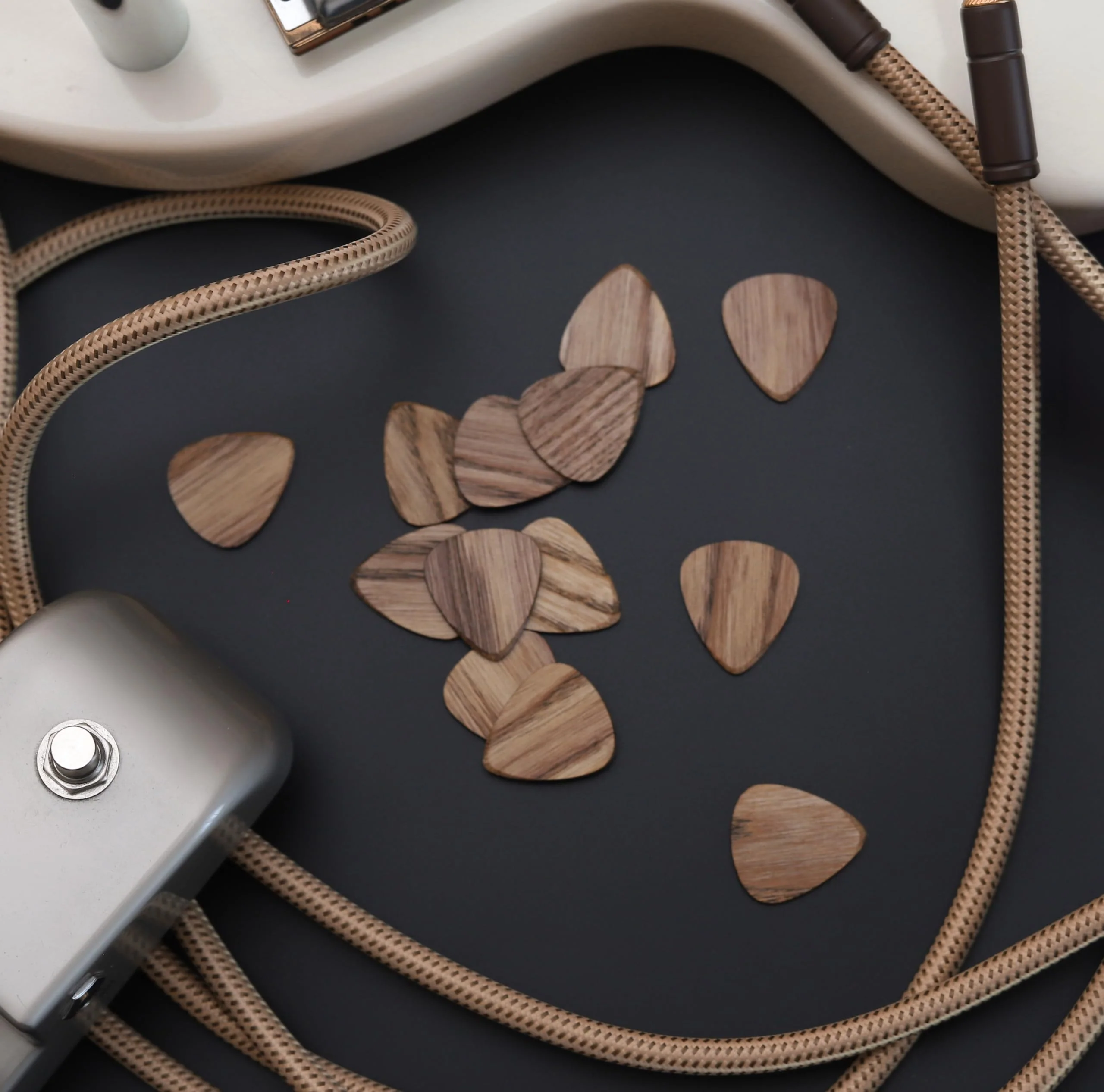 12 Pack Wood Guitar Picks - Guitar Picks for Acoustic and Electric Guitar, 1.6mm Thickness, Heavy Thickness Guitar Pick, for Bass Guitar, Ukulele - Image 4