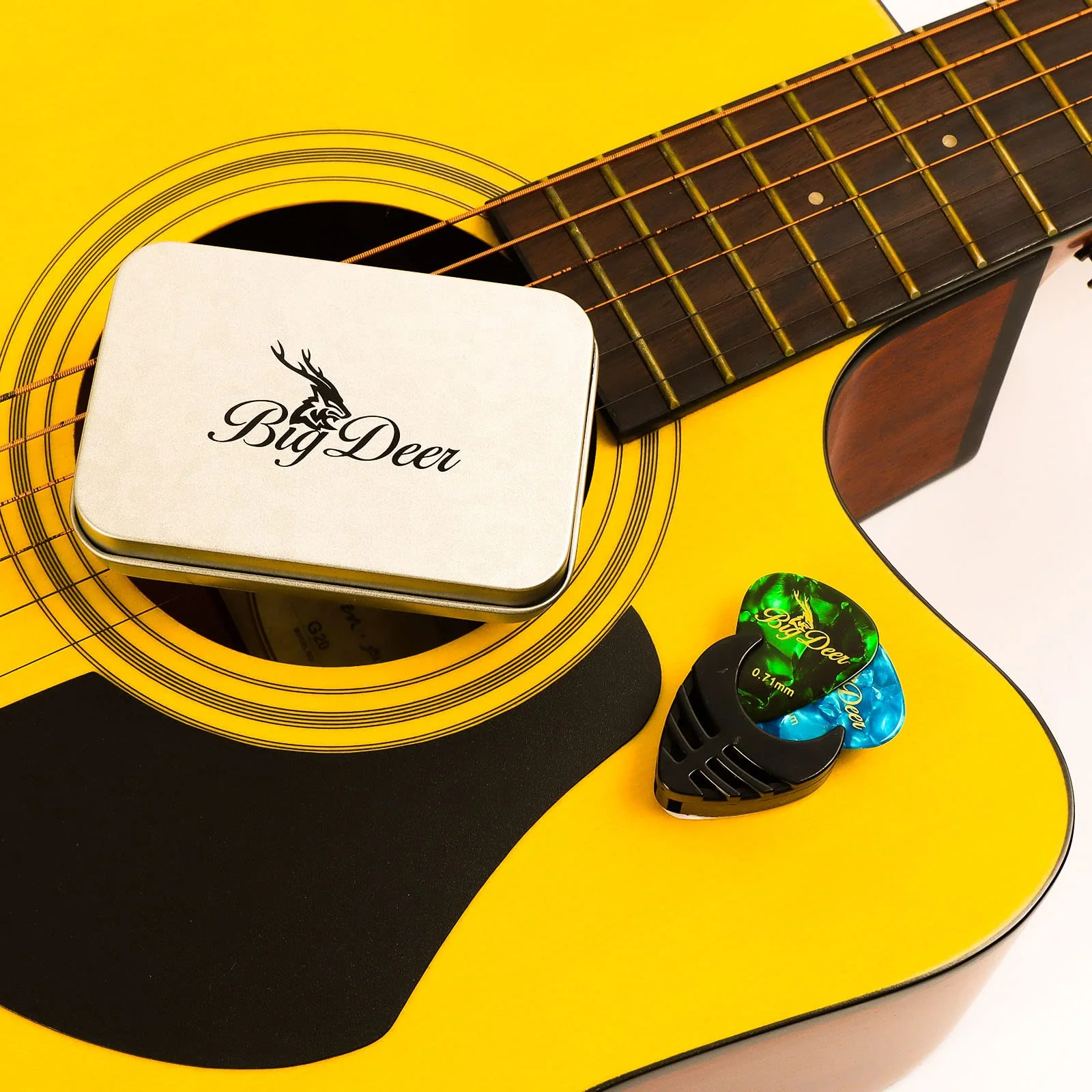 30 Pack Bright celluloid guitar picks, including 0.46mm, 0.71mm, 0.96mm and 1.2mm picks for acoustic guitars, ukulele, bass in tin case,comes with two guitar pick holders - Image 6
