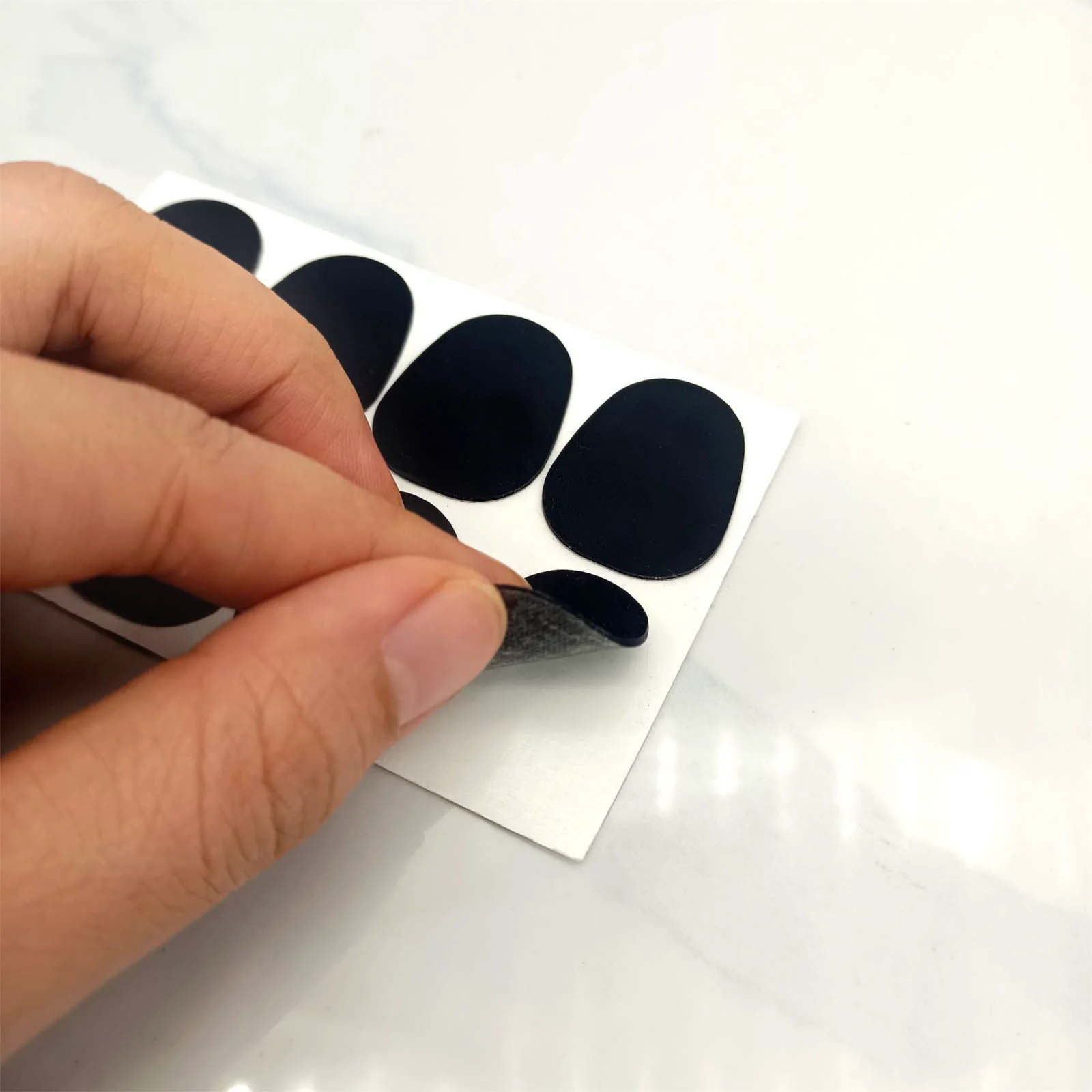 40pcs 0.8mm Mouthpiece Cushions Alto Tenor Saxophone Adhesive Clarinet Mouthpiece Patches Strong Oval Mouthpiece Patches Pads Mouthpiece Pads for Beginners Musicians (Black) - Image 3