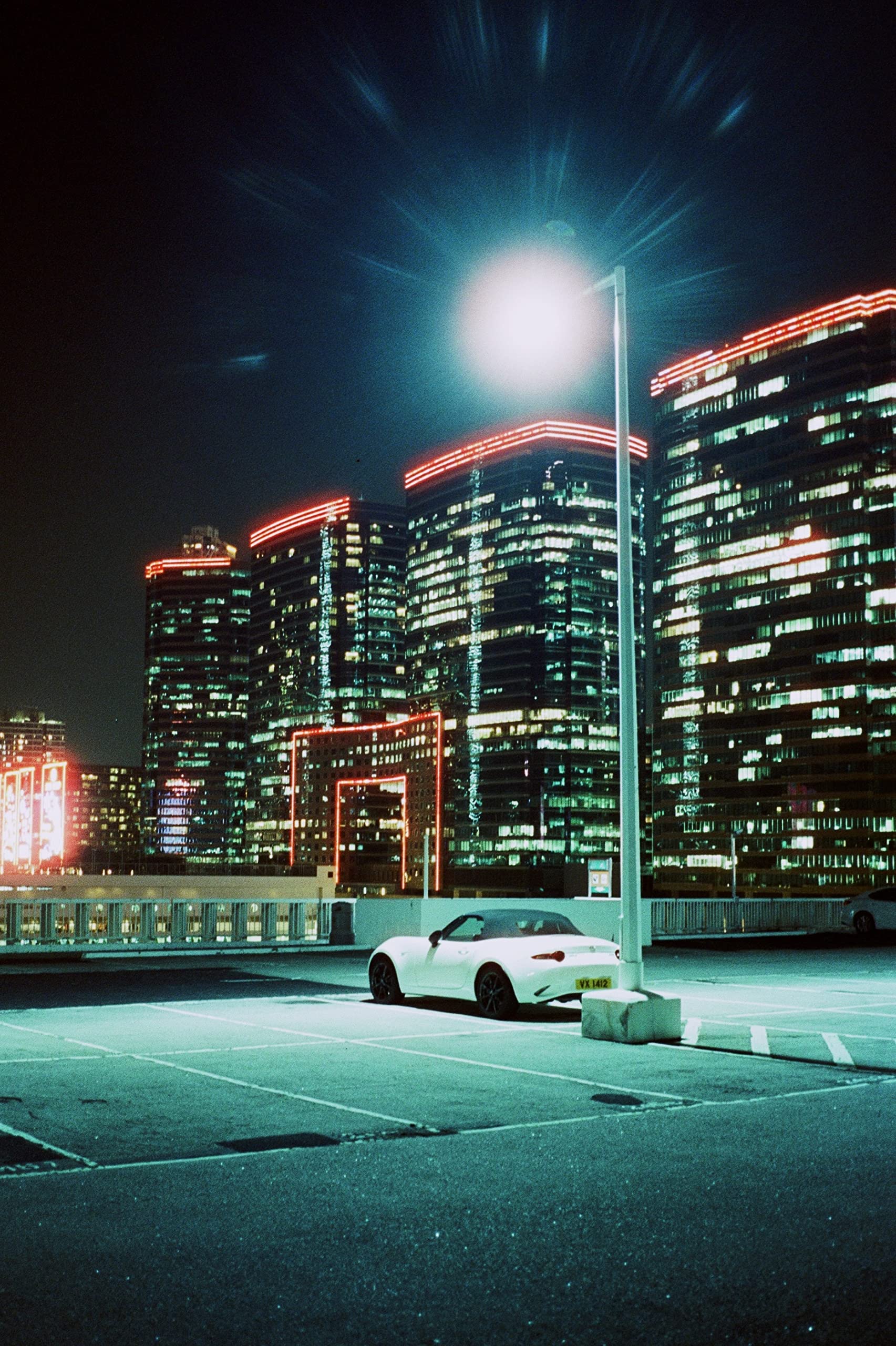 Amber 800 35mm Color Negative Cine Film, 27 Exposures, ISO800, 135, Cinematic, Motion Picture Style - Image 2