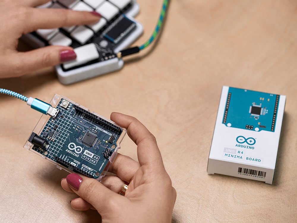 Arduino UNO R4 Minima [ABX00080] - Image 9