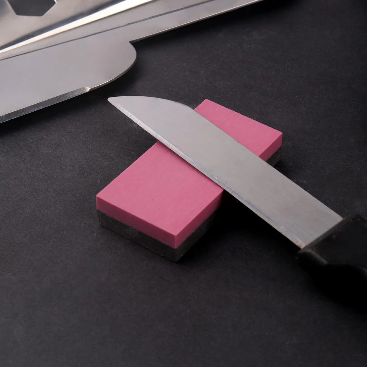 CBRIGHT Knife Sharpening Stone 1PC Whetstone 2 Sided 800#/3000# Combination Pocket-Sized Sharpening Stone, Fine Grinding Boron Carbide + Red Stone (1.97x0.98x0.39inch) 800#/3000# - Image 5
