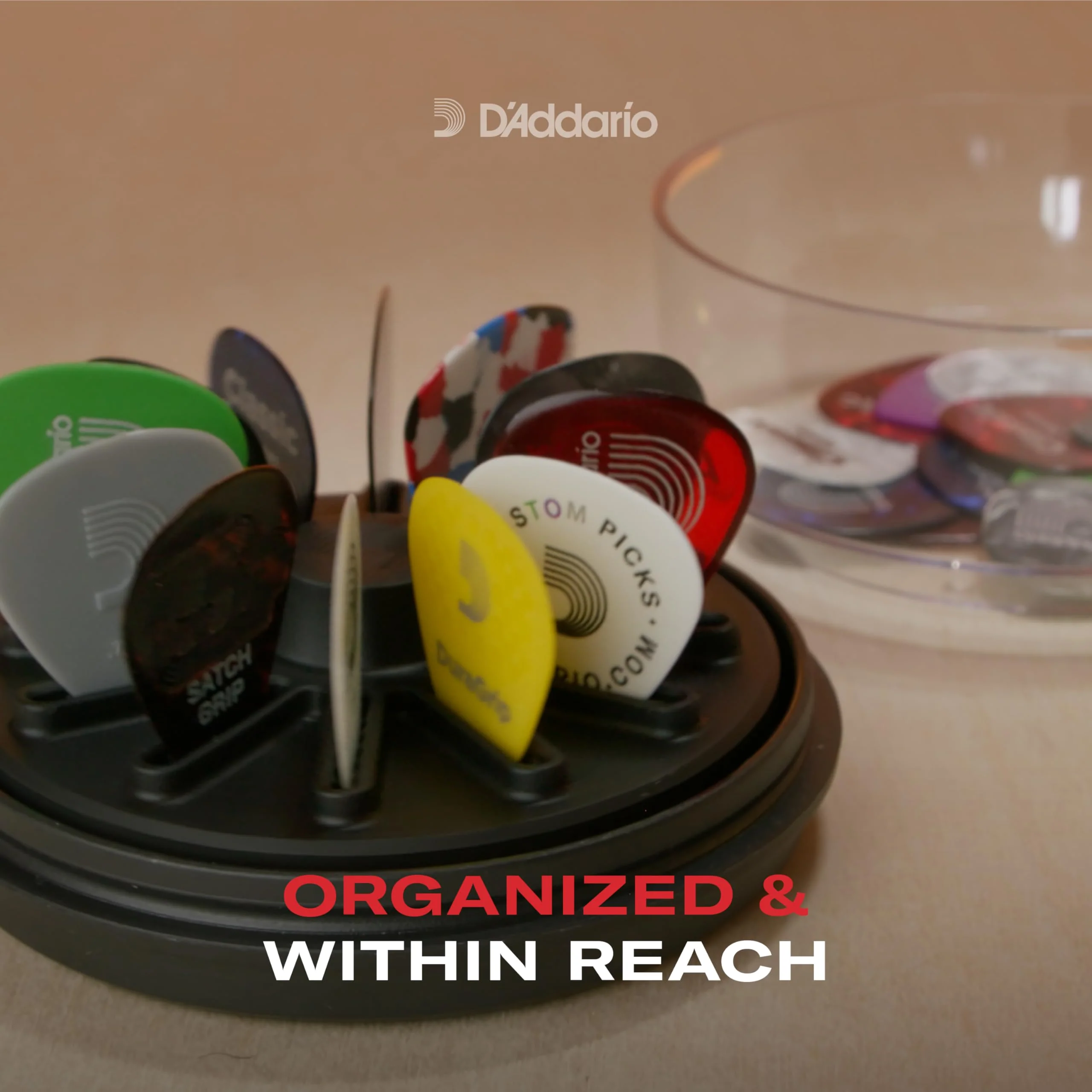 D'Addario Guitar Pick Holder 360, Case for Up to 12 Picks, Clear Lid, Gift for Musicians - Image 2