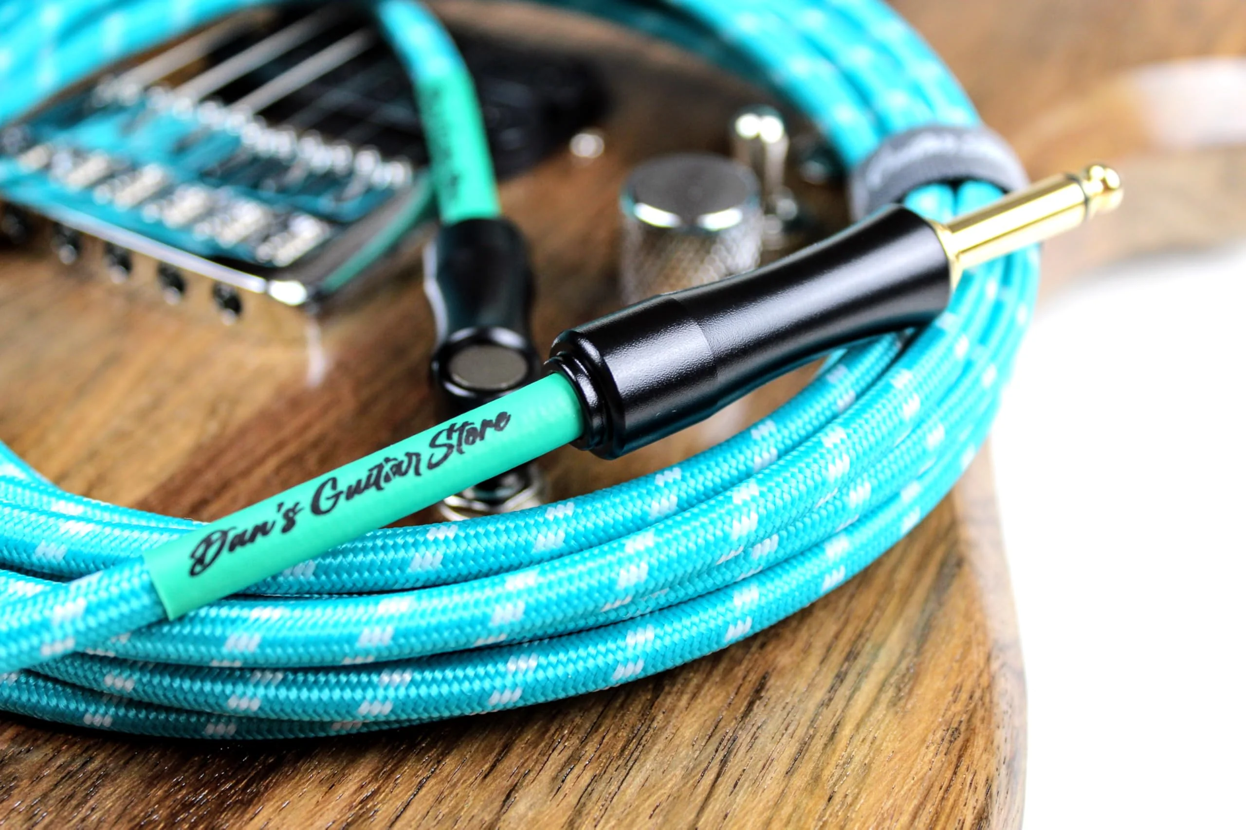 Dan's Guitar Store Instrument Cable (4.5m / 14ft Inline/Right-angle) 1/4 Jack 21AWG OFC 18k gold connector Self-silencing Precision Instrument Cable 4.5 Metre / 14 ft Inline / Right Angle - Image 5