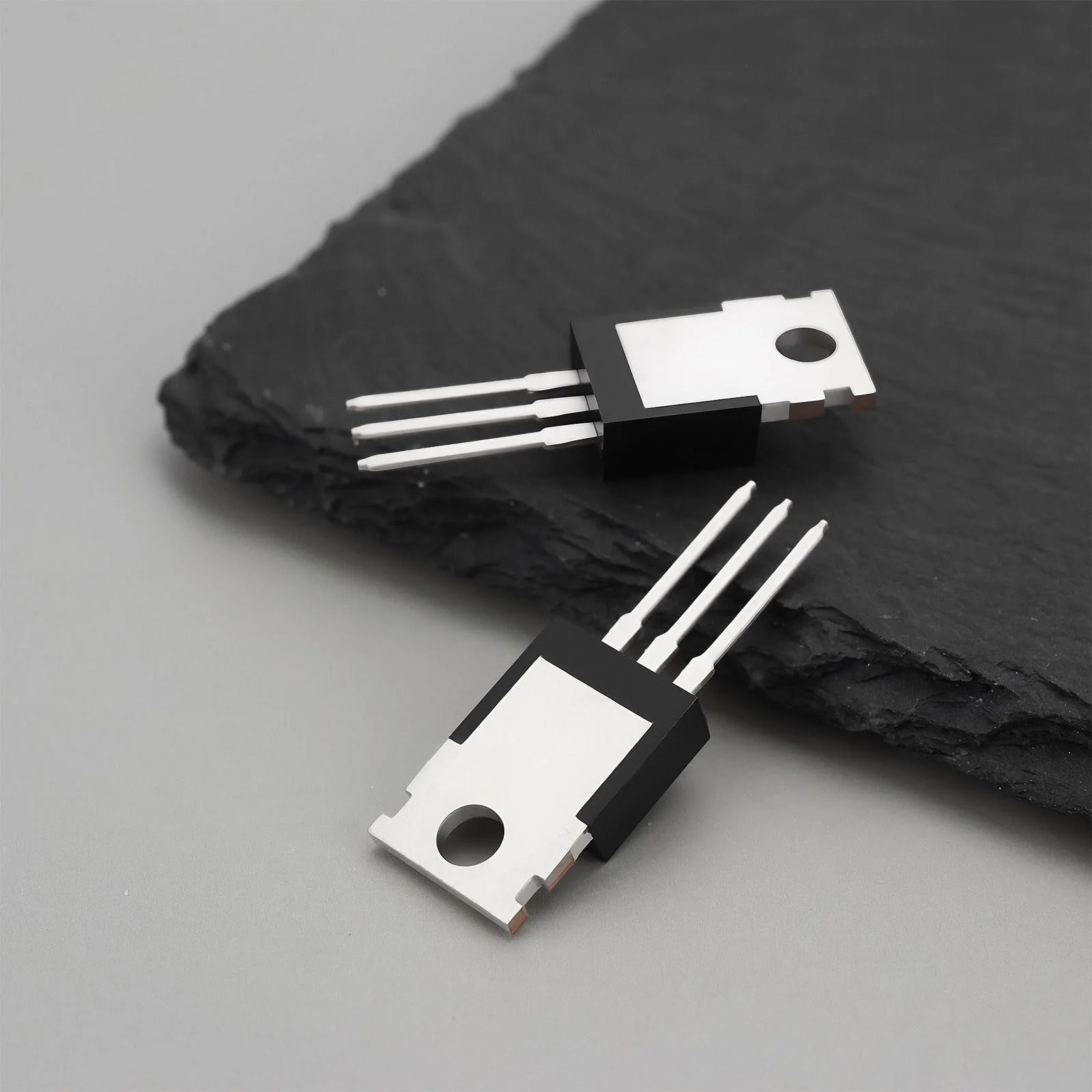 ECSiNG 20pcs TO220AB IRF9530N Transistor 100V 12A 88W for Analog and Digital Circuits - Image 7