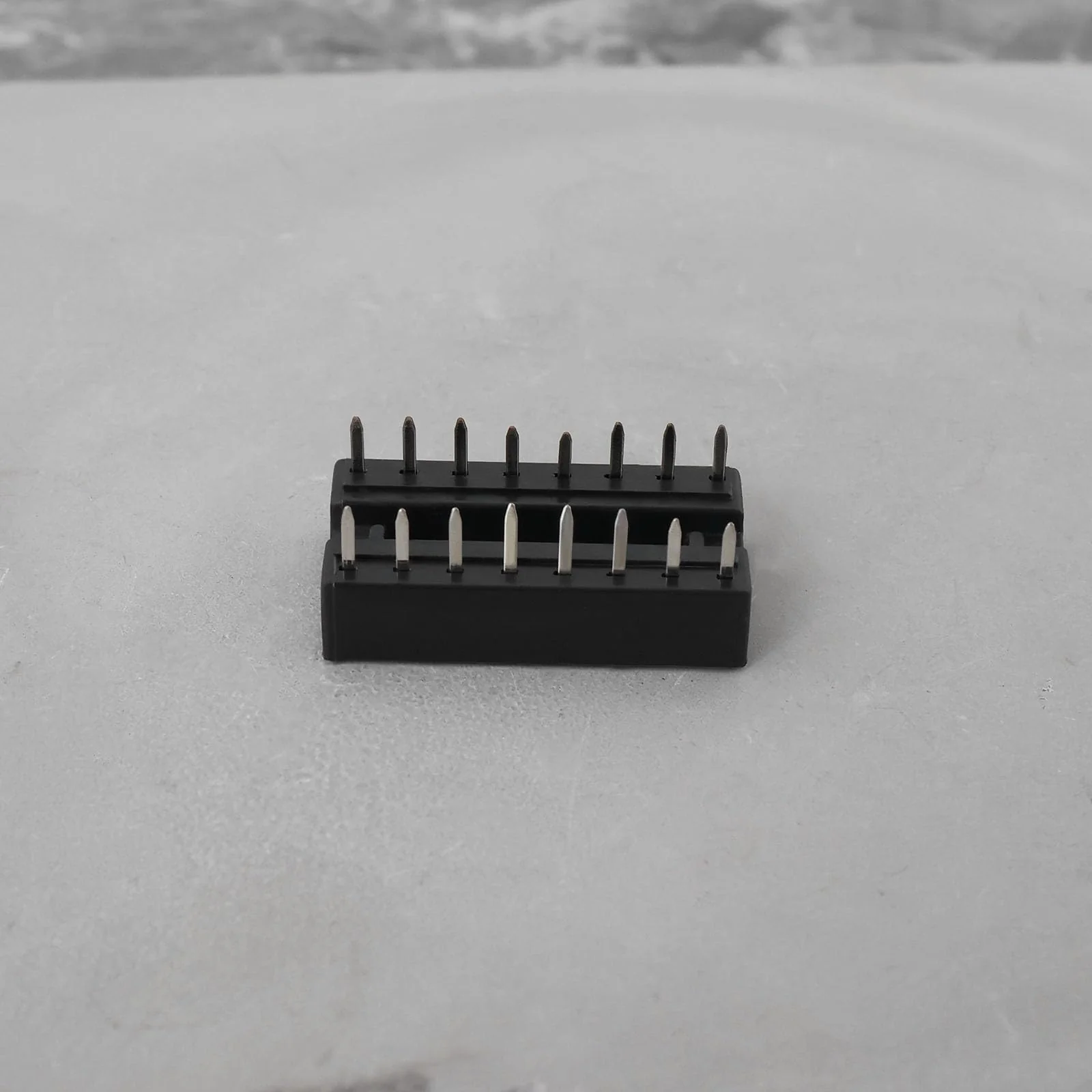 ECSiNG Pack of 50 16-Pin DIP-IC Sockets, 2.54 mm, Pitch Chip Socket Soldering Adapter for Digital and Analogue Circuits, Computer and Electronic Development Board, 20 x 10 mm 16-polig, 20 x 10 mm - Image 6