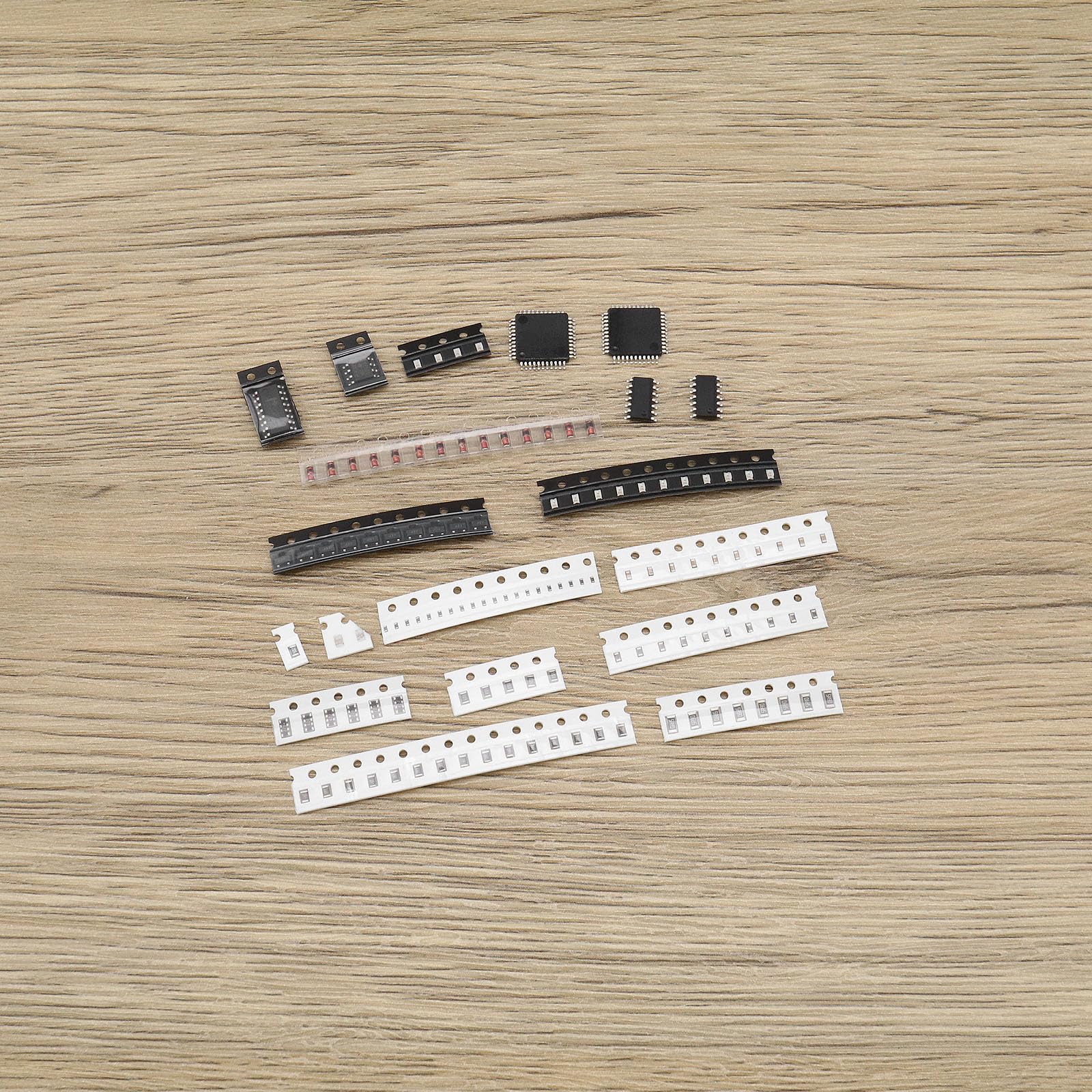 EMSea DIY SMD/SMT Components Practice Board Soldering Skill Training Kit CD4017 NE555 for Christmas Decorations Desktop Decorations - Image 7