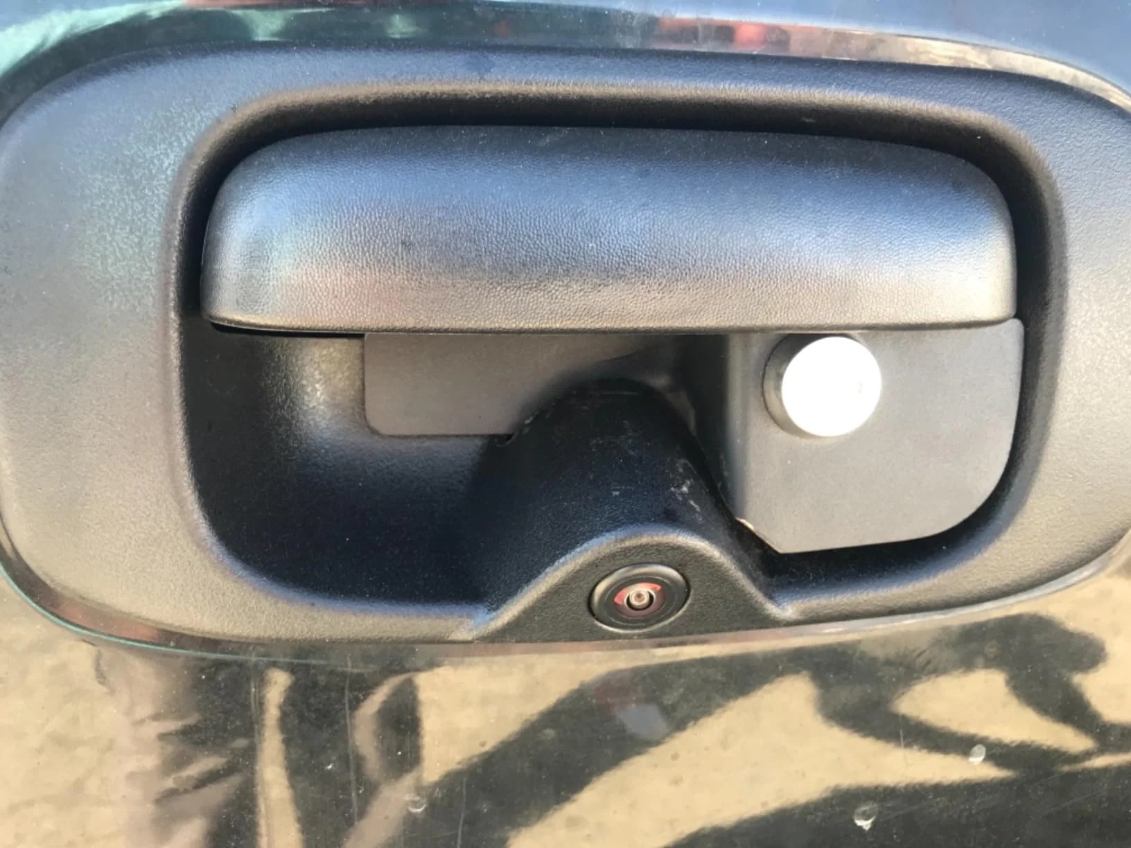 EWAY Tailgate Handle Backup Camera for 1999-2007 Chevy Silverado GMC Sierra 1500 2500 3500 HD Classic Tailgate Reversing Rear View Back Up Camera RCA Plug, Replaces# 15228539, GM1915105, GM1916102 - Image 9