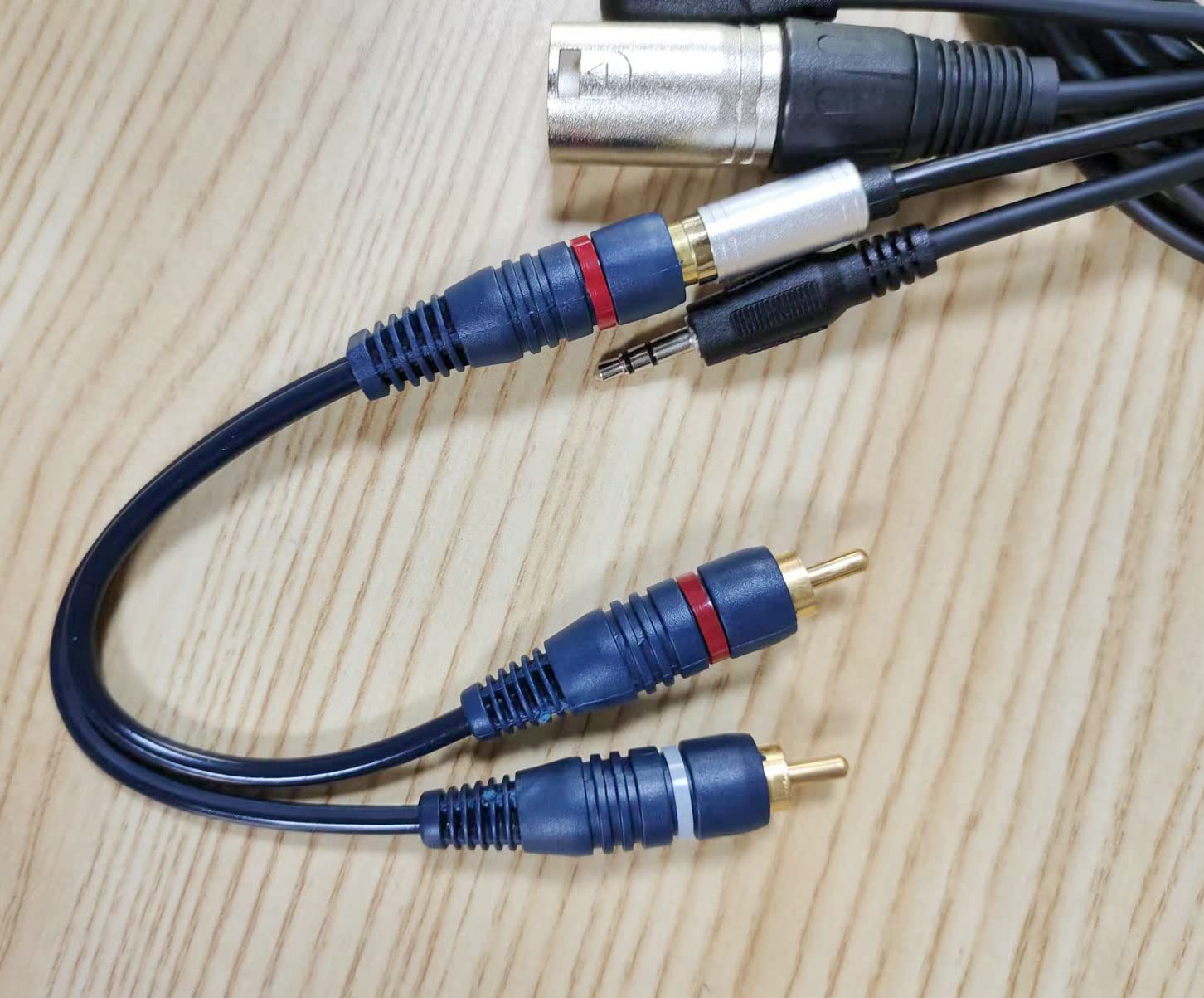 "Genius Audio Splitter Cable - Mic-Enabled Universal Analog Output for Smartphones, Tablets and laptops - Image 8