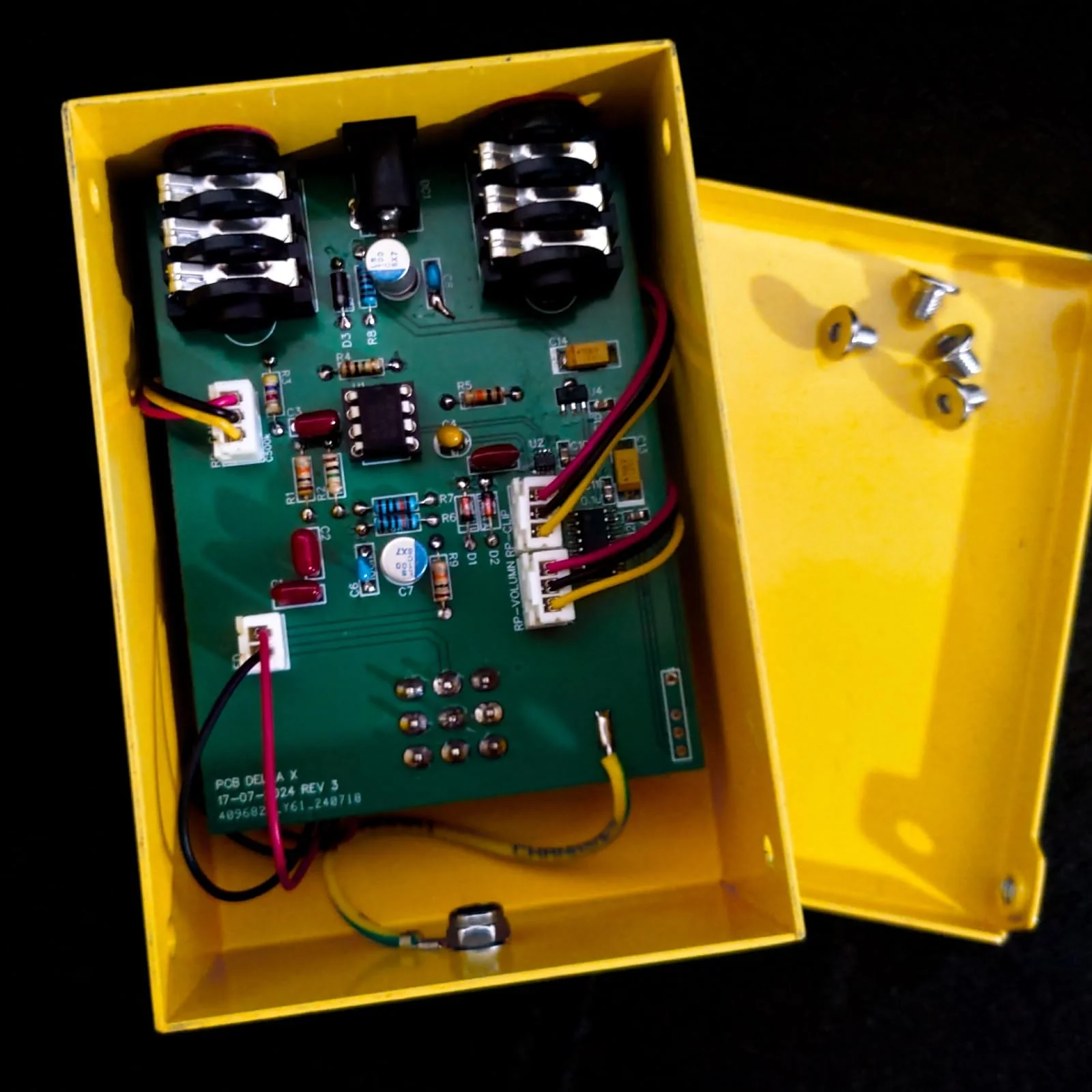 Hand-made distortion Guitar Pedal Distortion+ PEDAL True Bypass, DC 9V, Pedal for Electric Guitar yellow - Image 2