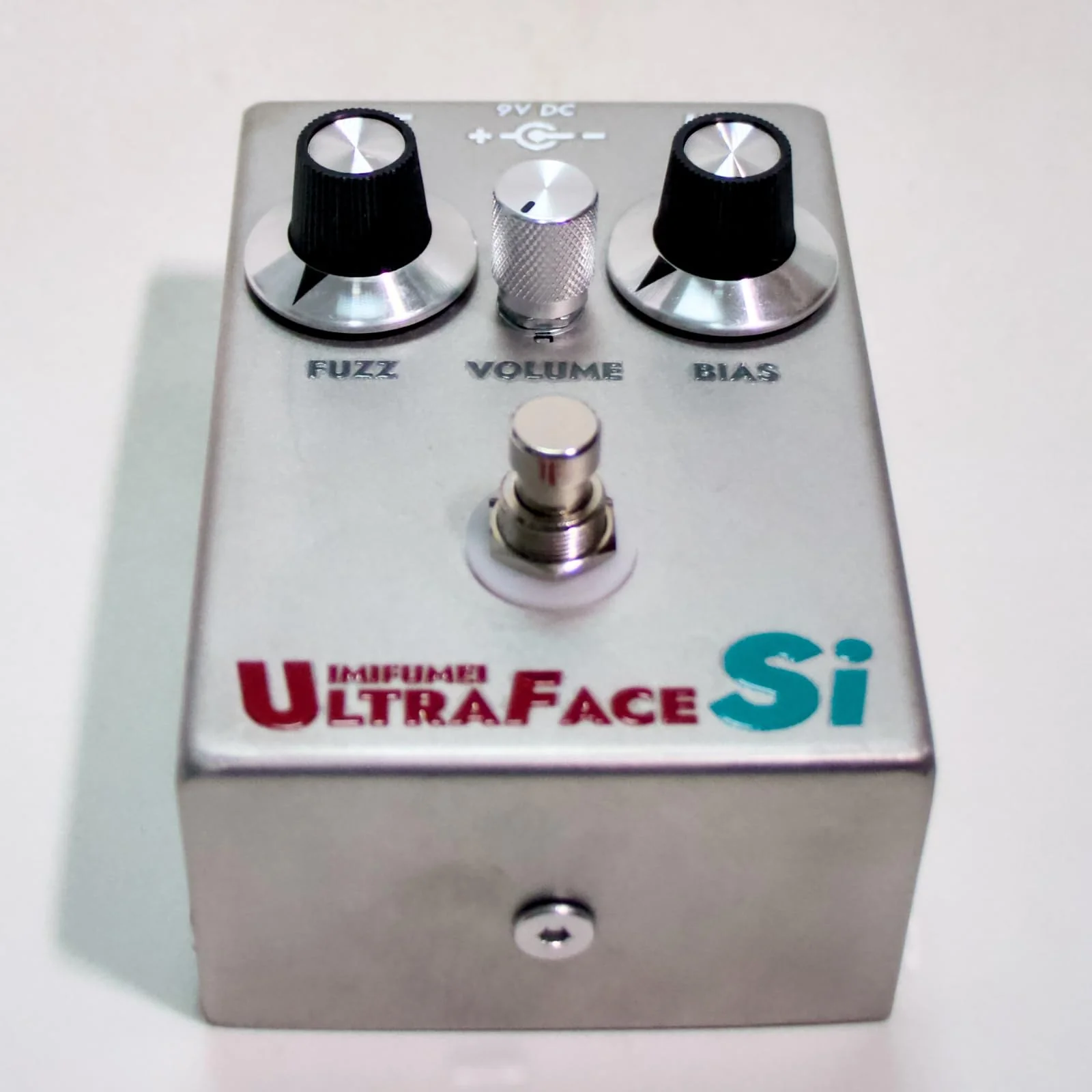 Hand-made Fuzz Pedal, classic fuzz distortion Guitar Pedal Legendary fuzz, True Bypass, DC 9V, Pedal for Electric Guitar Silver Gray - Image 4