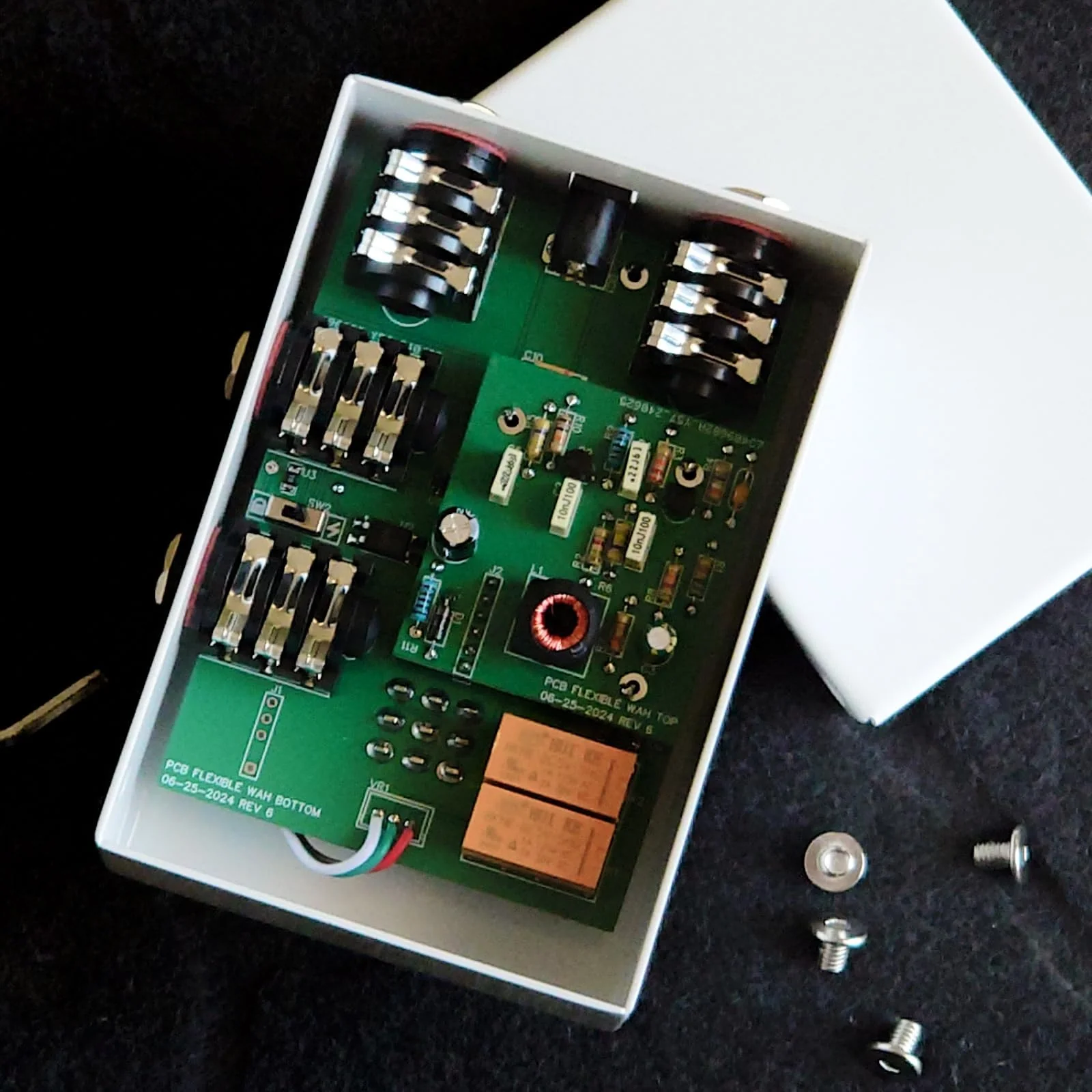 Hand-made Wah Pedal, multi-function wah pedal with EXP/FS Jack, True Bypass, DC 9V, Pedal for Electric Guitar White - Image 2