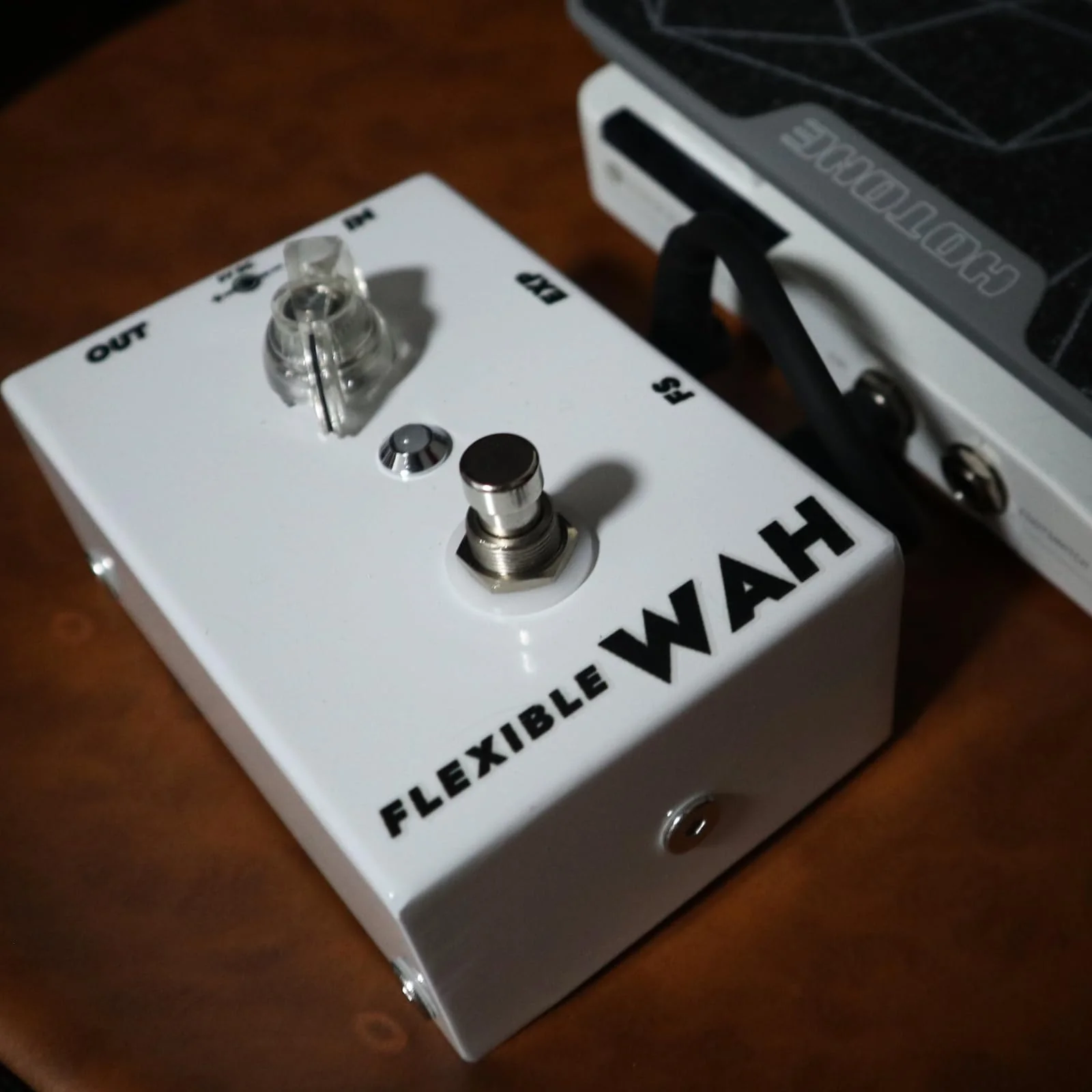 Hand-made Wah Pedal, multi-function wah pedal with EXP/FS Jack, True Bypass, DC 9V, Pedal for Electric Guitar White - Image 3