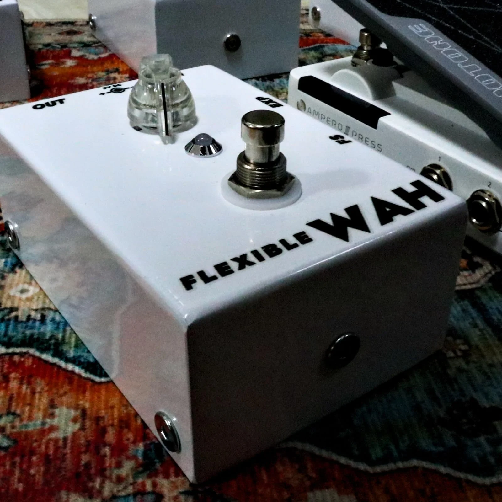 Hand-made Wah Pedal, multi-function wah pedal with EXP/FS Jack, True Bypass, DC 9V, Pedal for Electric Guitar White - Image 4