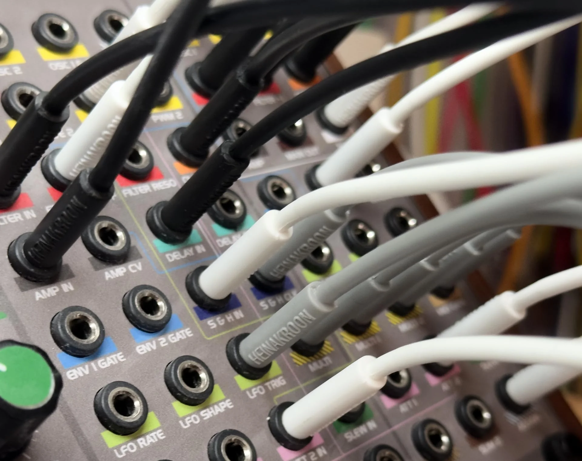 Heinakroon Slimline Gray CV Patch Cables 1/8", (NOT for Guitar) Eurorack Modular Patch Leads, 6-Pack (11.8") 11.8" - Image 5