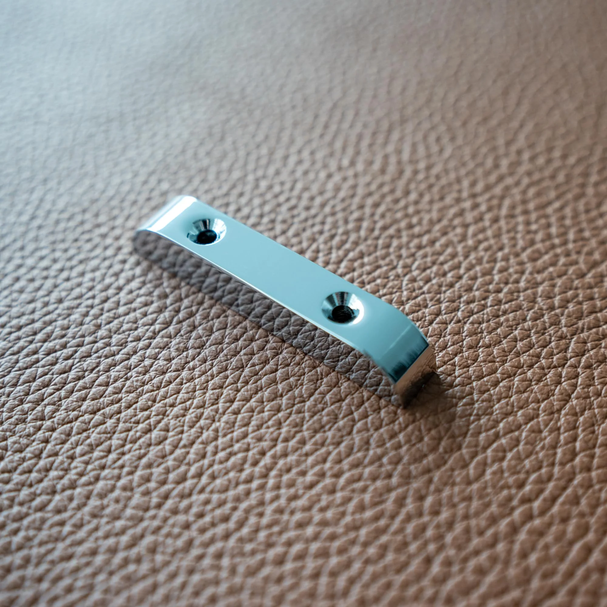 Hemiola Thumb Rest, Solid Metal Finger Rest Tug Bar for Bass Guitar, Chrome Finish, 1 Piece - Image 3