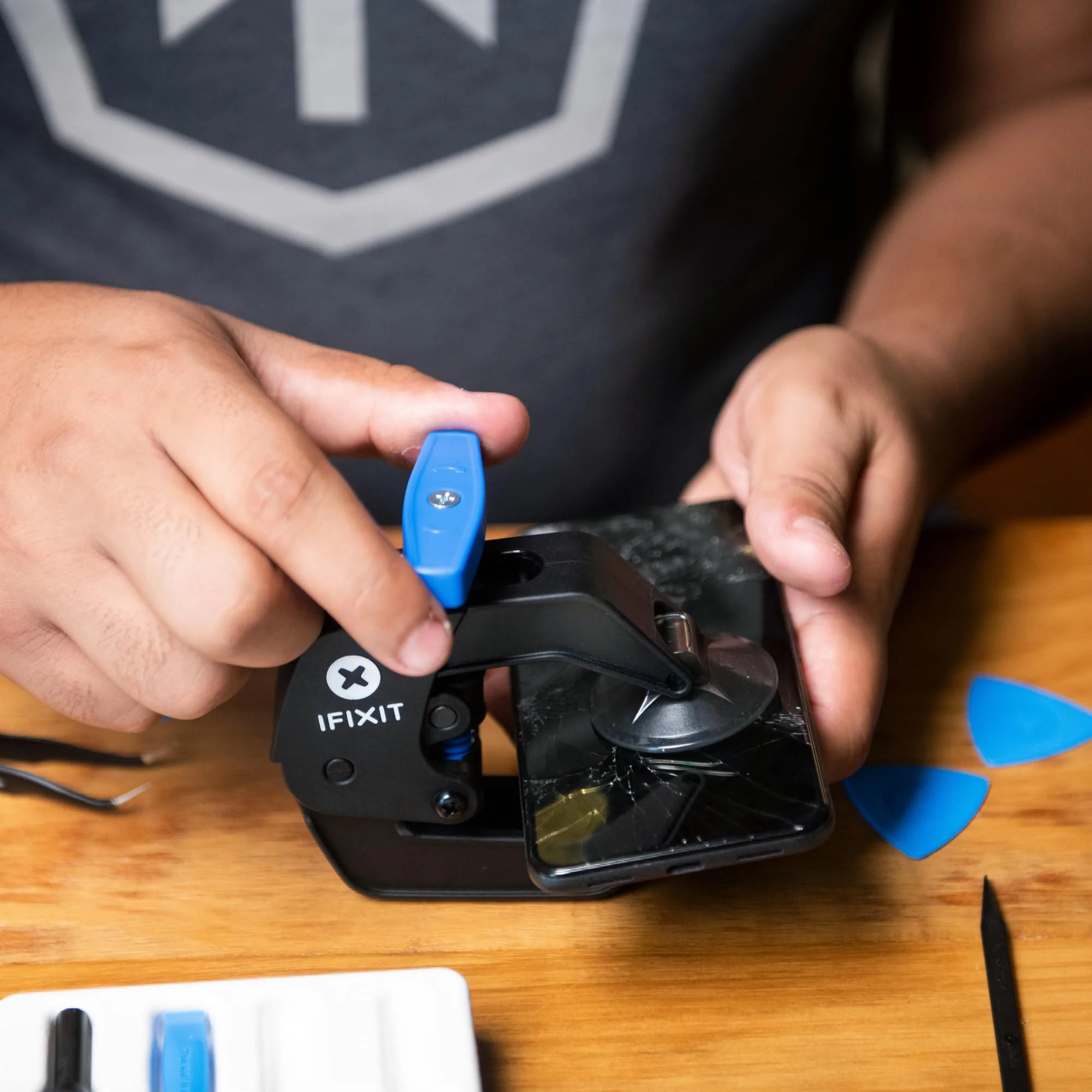 iFixit Anti-Clamp Opening Tool for Phones and Tablets - Image 7