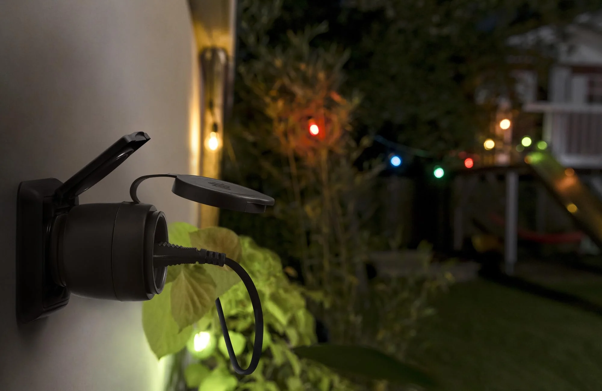 LEDVANCE SMART+ ZigBee Outdoor Plug, Compact Outdoor Socket with Energy Consumption Control, Makes Conventional Devices Smart, Controllable via Alexa, Google Home and Other Zigbee Gateways, Pack of 1 black 1er-Pack For outdoor use - Image 2
