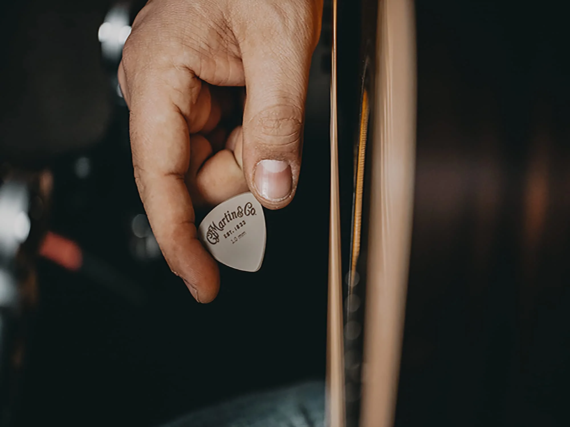 LUXE BY MARTIN® Contour Pick – 1.0mm | Asymmetrical Design with Precision Bevels | Low-Friction Polymer, Enhanced Grip & Tone | Includes Pick, Tin & Pouch Beige - Image 5