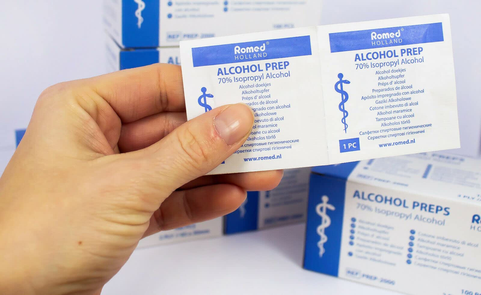Medi-Inn Alcohol Swabs Set 30 x 65 mm Set of 2 (2 x 100 Pieces) - Image 6