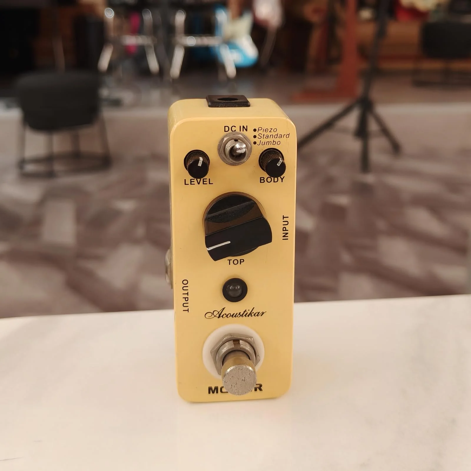 MOOER Acoustikar Acoustic Guitar Pedal Simulator Pedal, 3 Modes Piezo/Standard/Jumbo, Nature and Smooth Acoustic Guitar Sound - Image 3