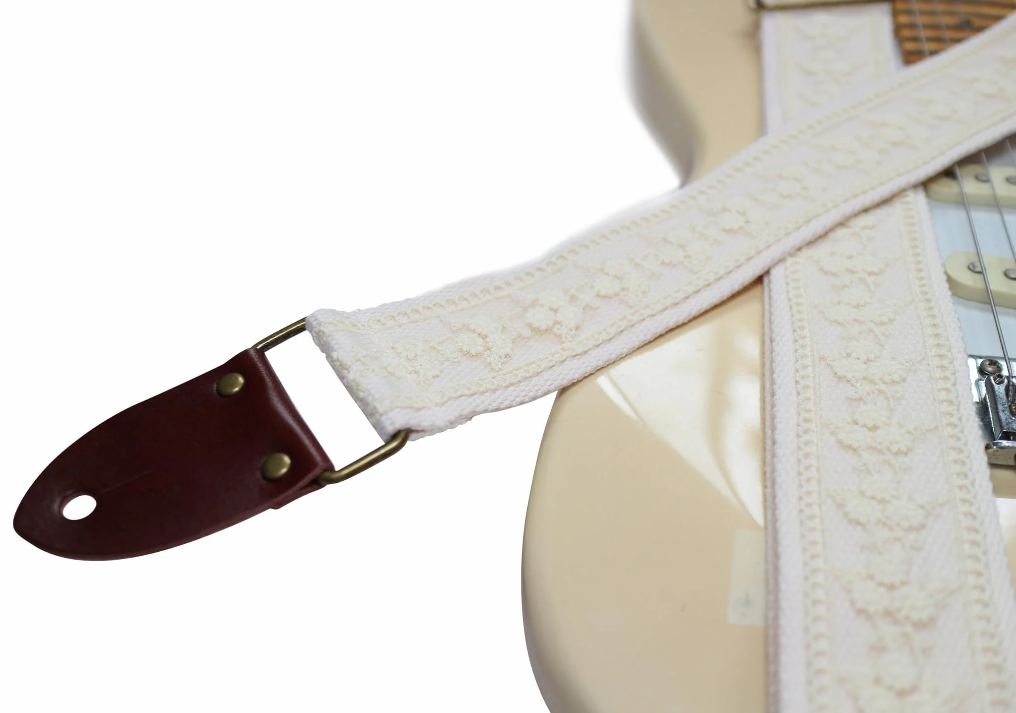 MUSIC FIRST Original Design, 2 inch width (5cm), Cream Lace Electric Guitar Strap Bass Strap With Genuine Leather Strap End (The Leather Made In Italy) (Cream Lace) - Image 7