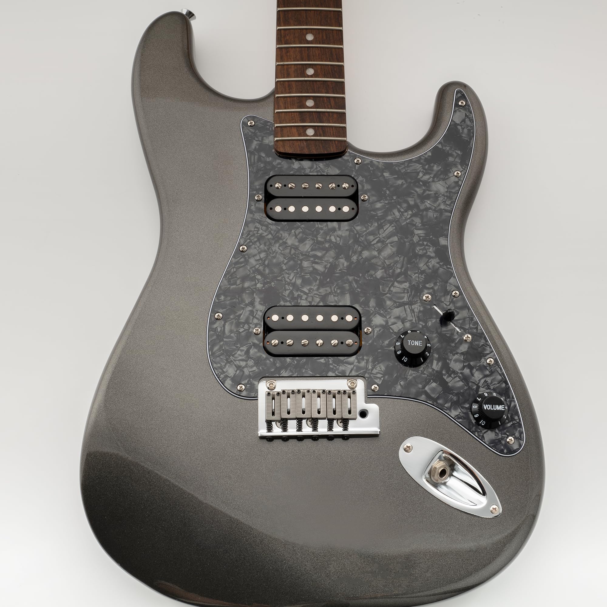 Musiclily Pro 11 Holes ST HH Guitar Pickguard with Round Corner Uncovered Humbucker 2-Pot Layout for Fender Squier Strat Style Electric Guitar, 4Ply Black Pearl - Image 5