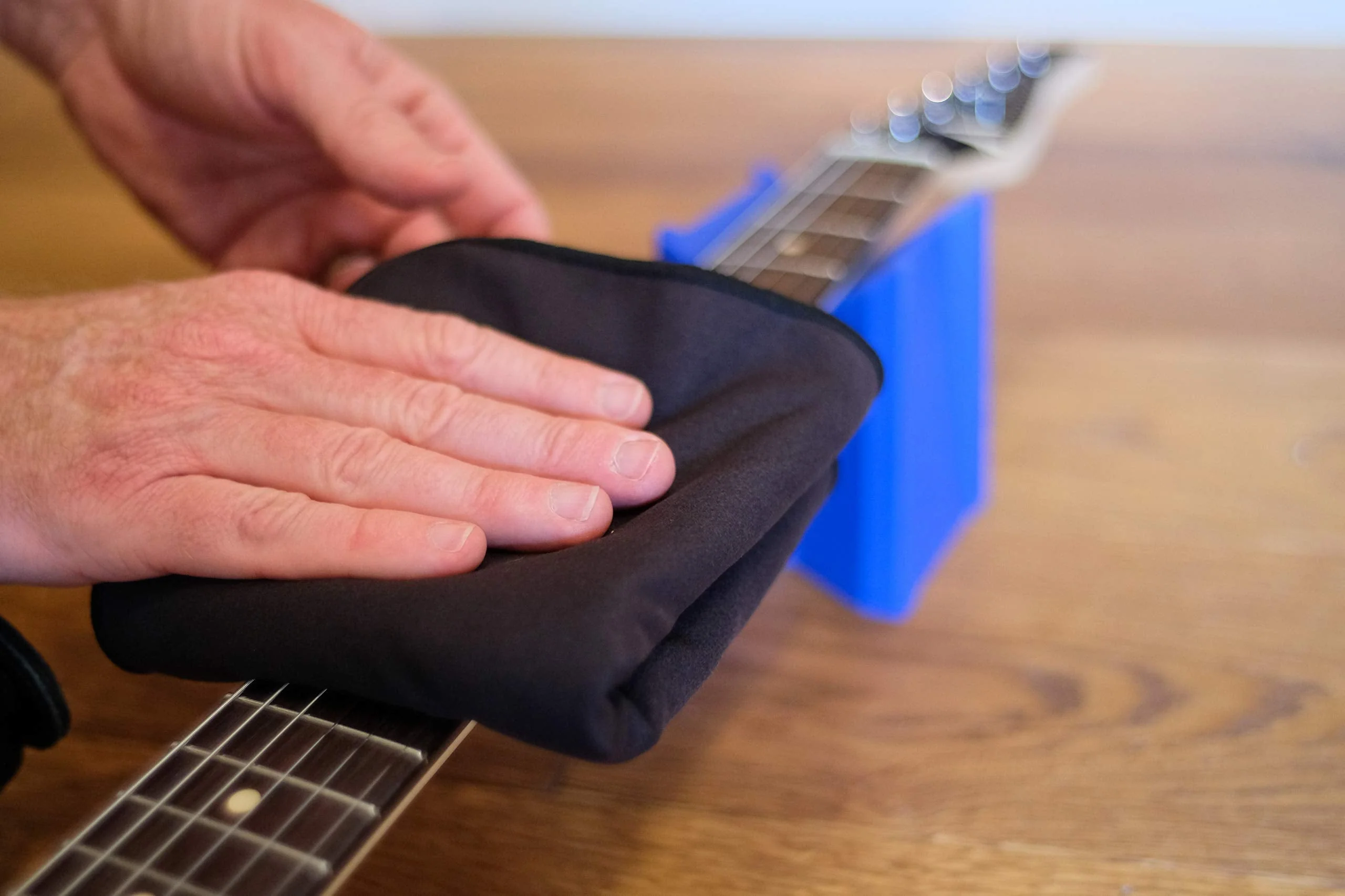 MusicNomad 2 'n 1 Beyond Plush Players Cloth (MN241) - Image 6