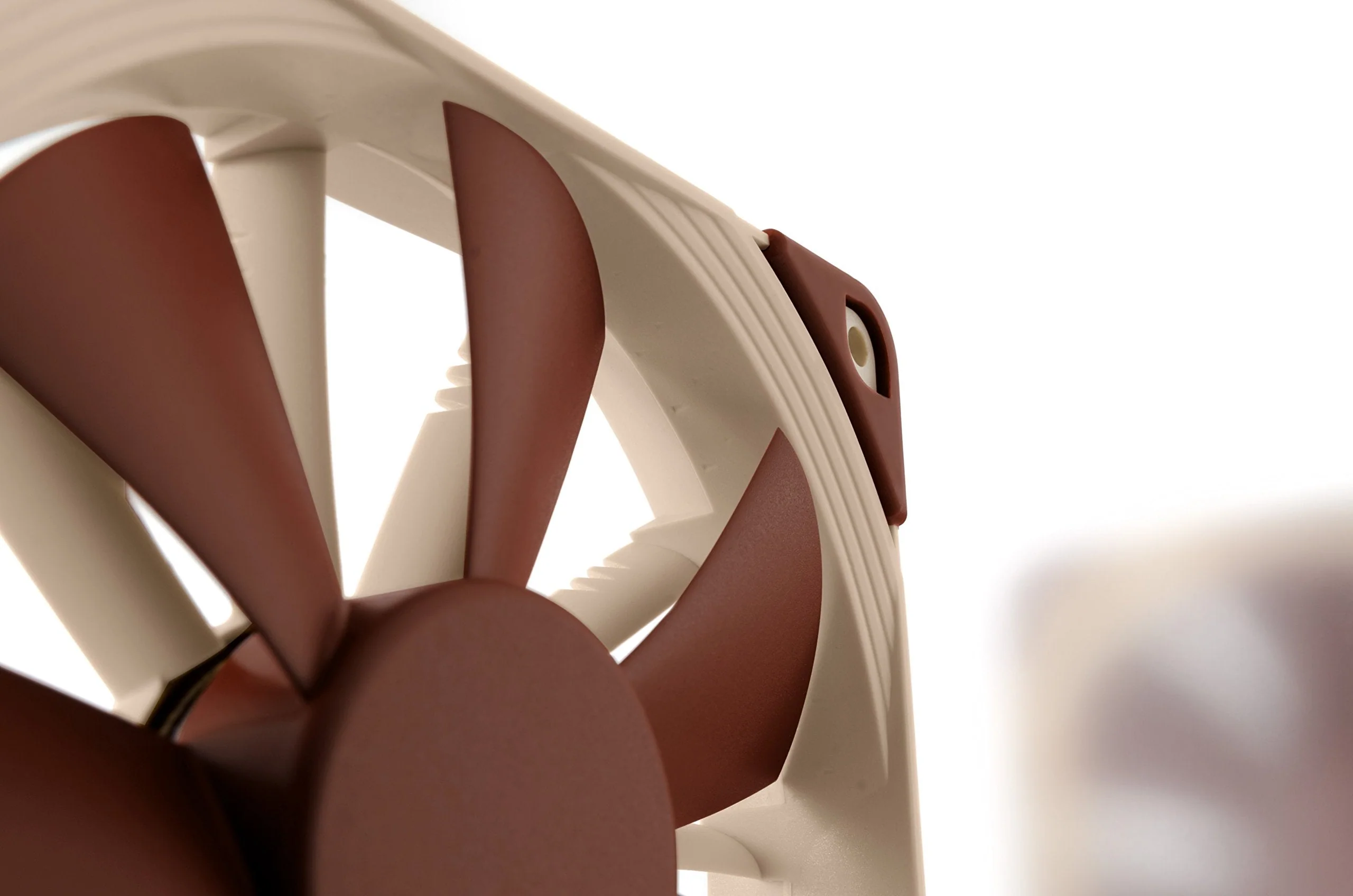 Noctua NF-F12 PWM, Premium Quiet Fan, 4-Pin (120mm, Brown) - Image 5