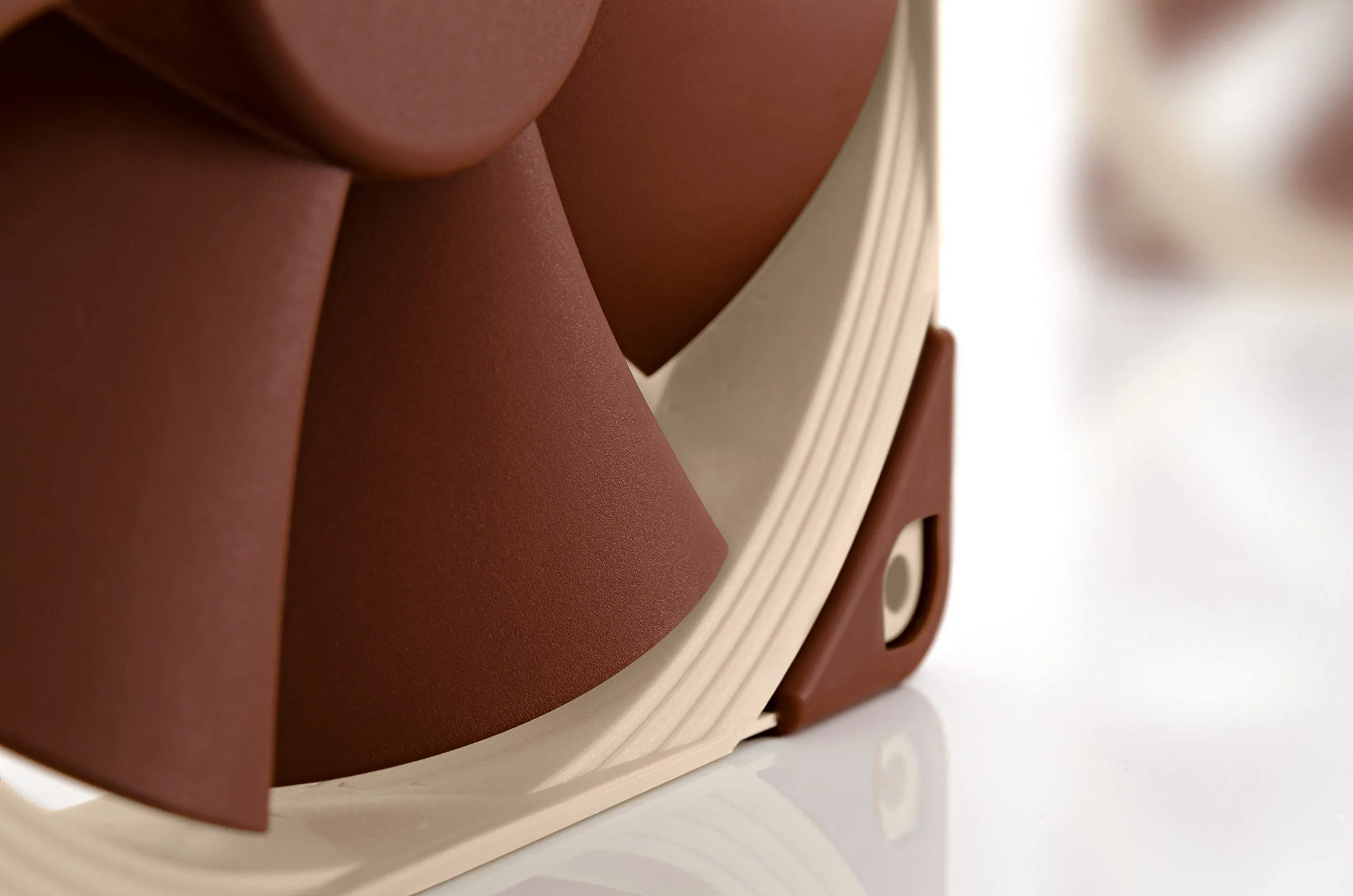Noctua NF-F12 PWM, Premium Quiet Fan, 4-Pin (120mm, Brown) - Image 6
