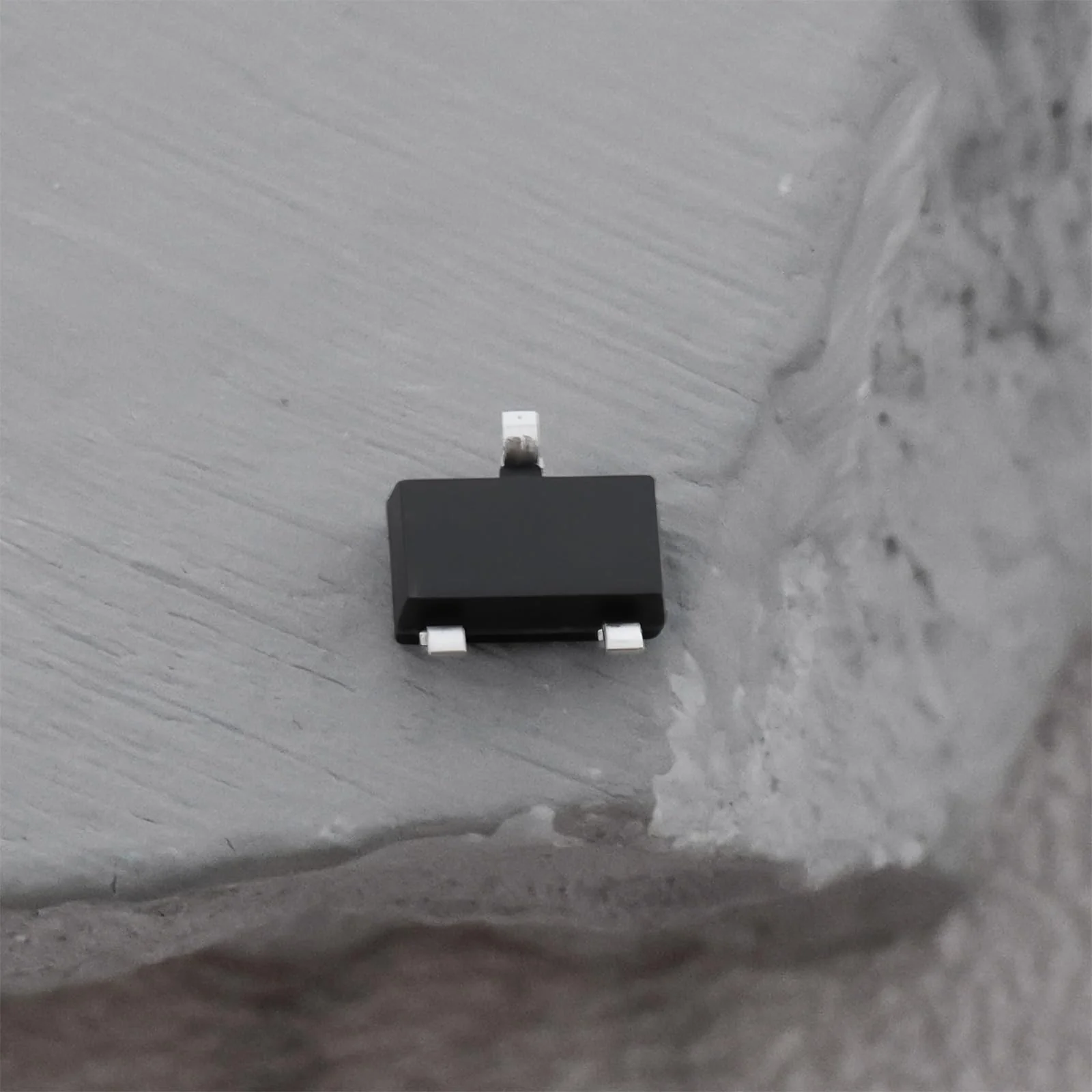 OTOTEC 20pcs SMD Sensor Switch Linear Hall Effect 49E SS49E AH49E Compatible with Motor Control Read Magnetic Code - Image 7