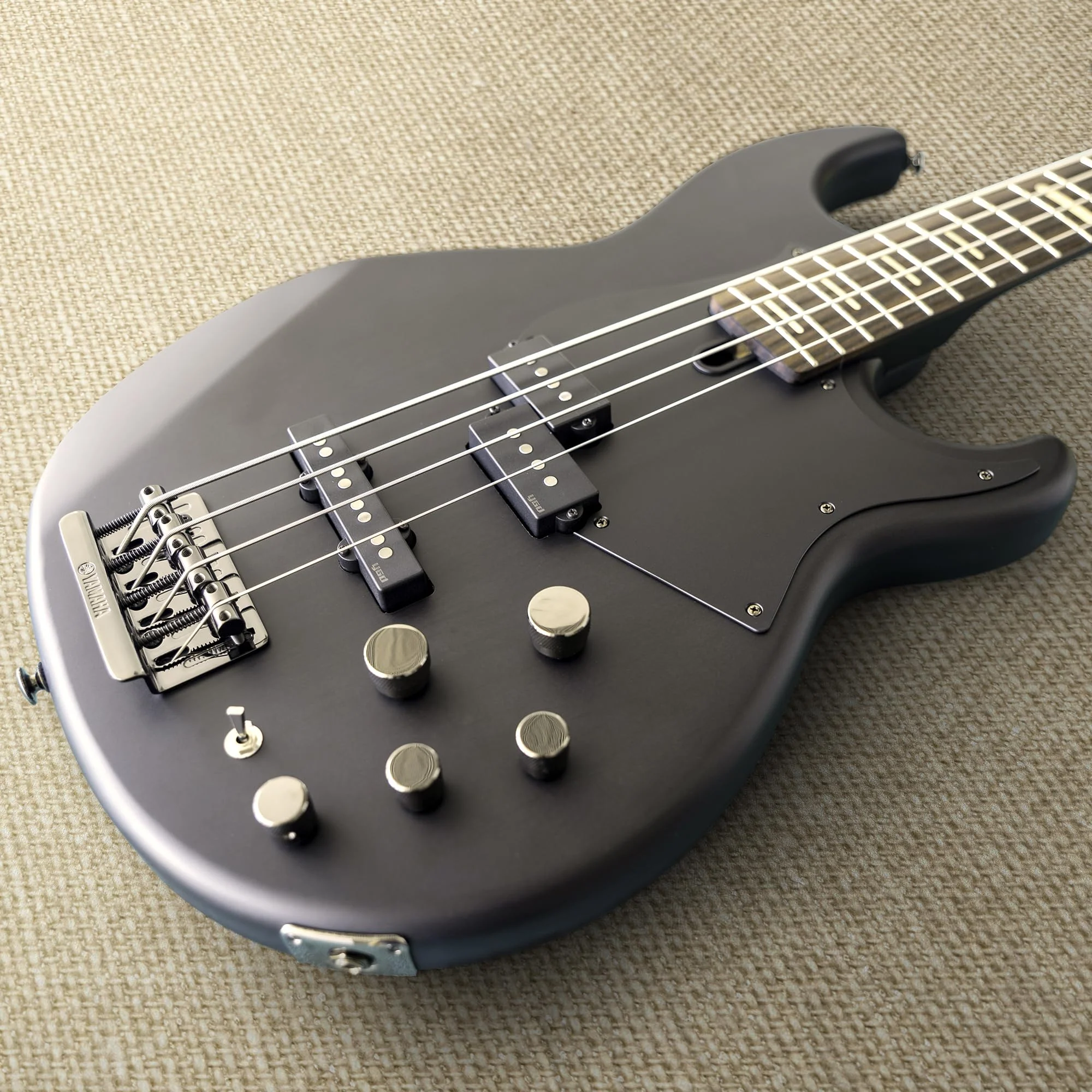 Pickguard for Yamaha BB Series Bass Guitars, Matte Black Anodized, Compatible with 4 String BB234/434/734A/P34 Models, 1 Unit - Image 5