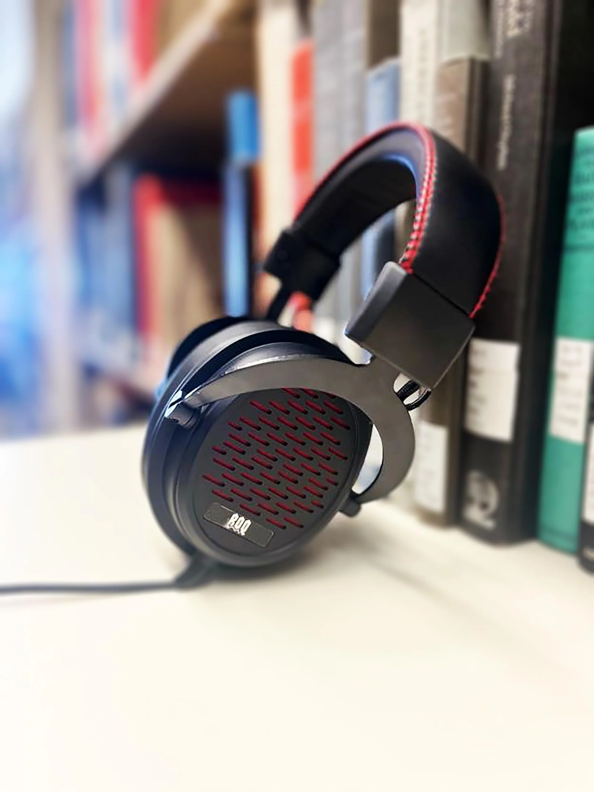 Professional Headphones (BEQ6), Black+Red - Image 3