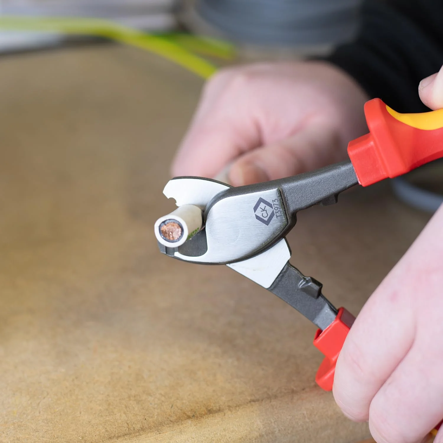 Redline VDE Cable Cutter 160 mm - Image 5