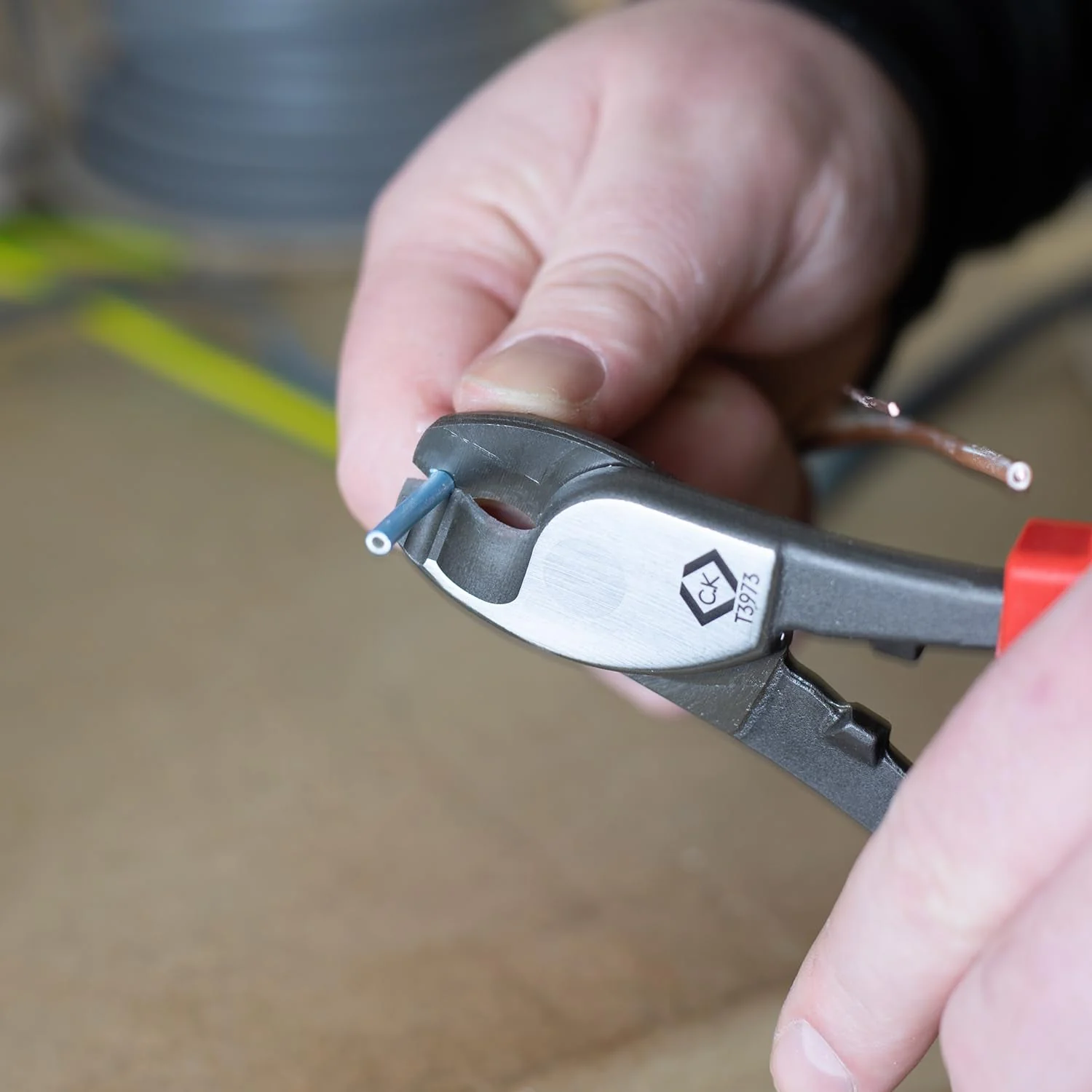 Redline VDE Cable Cutter 160 mm - Image 6