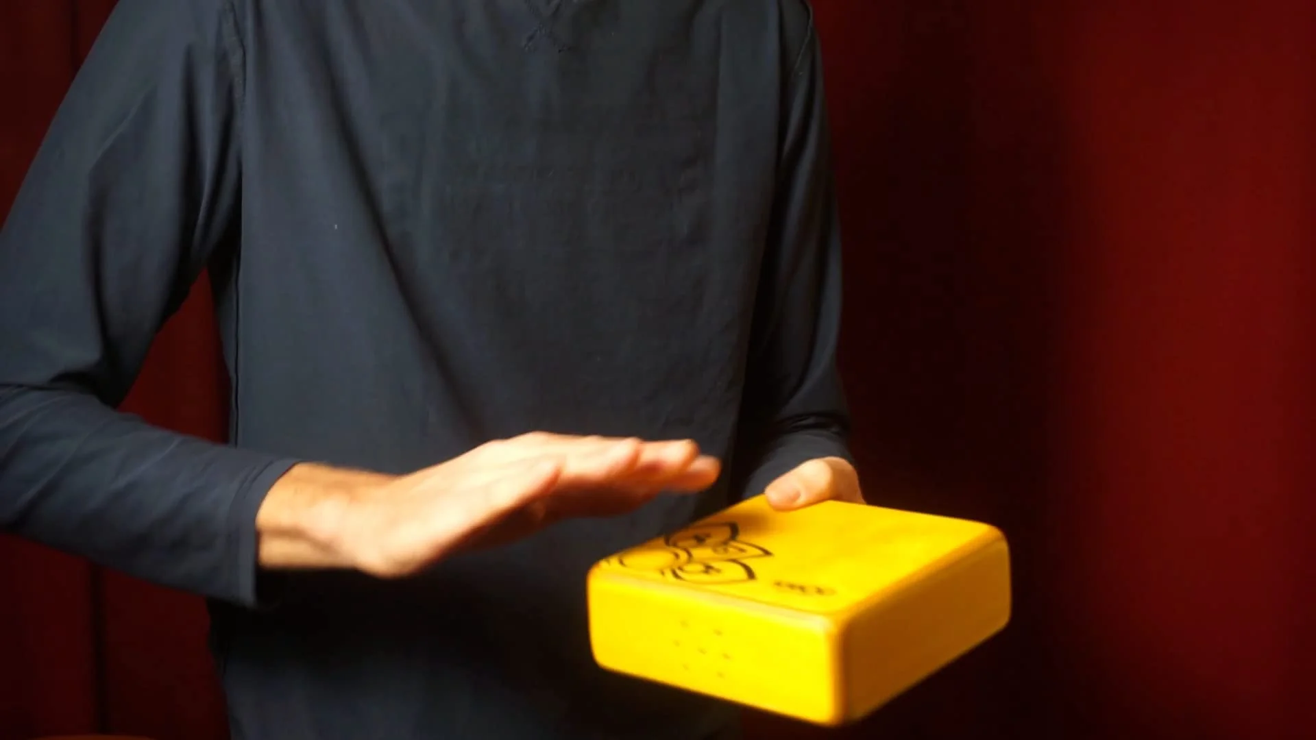 The Kandu Clever Shaker is the first-ever shaker drum with two distinctive sounds: one side like a clave, the other more like a bongo (Sahara) Sahara - Image 5