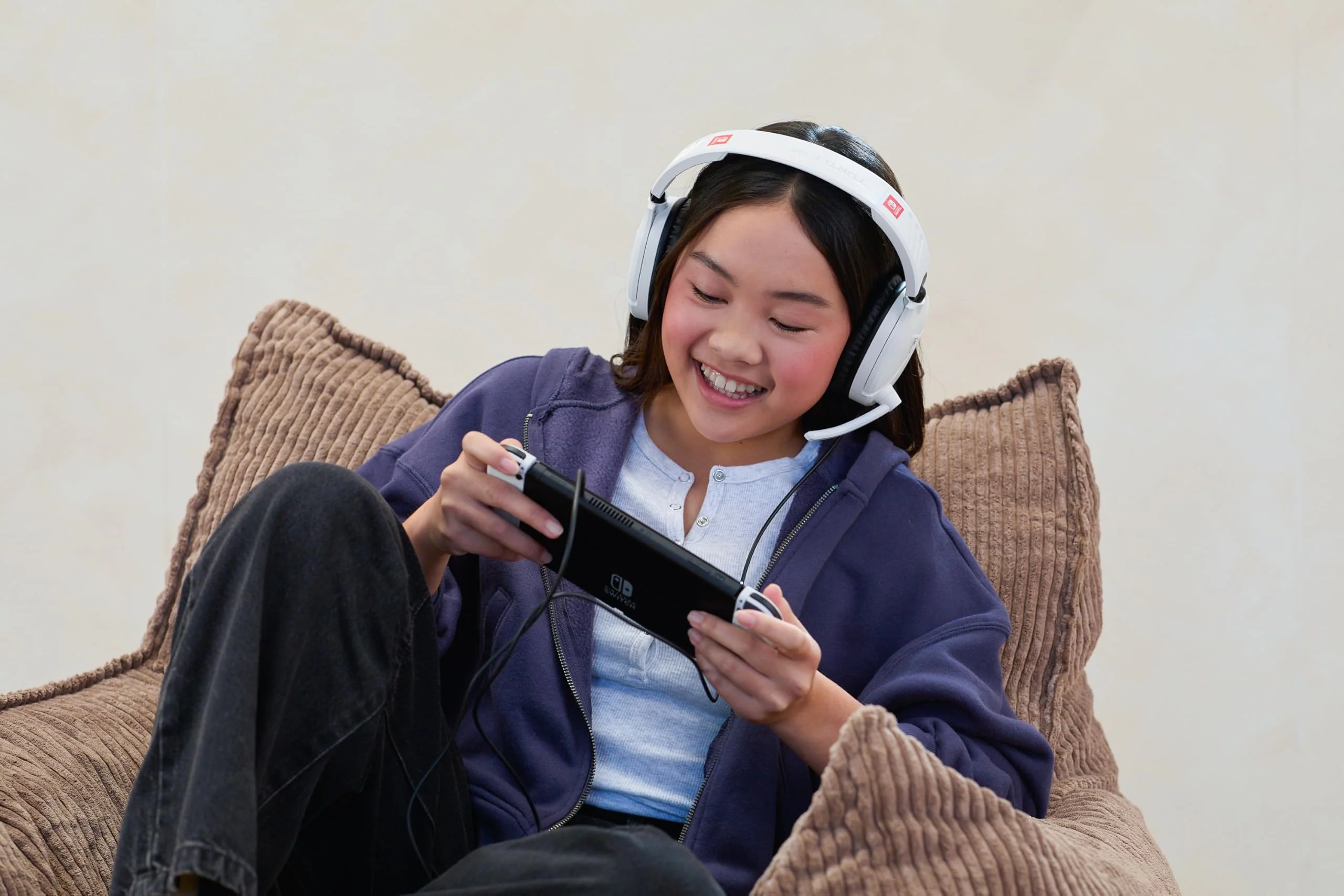Turtle Beach Recon 70 Wired Gaming Headset - Licensed for Nintendo Switch 2, Nintendo Switch/Lite/OLED, Flip-to-Mute Mic, Adjustable, Lightweight headphones, On-Ear Controls, 40mm Drivers, Black/White White - Nintendo Switch - Image 9