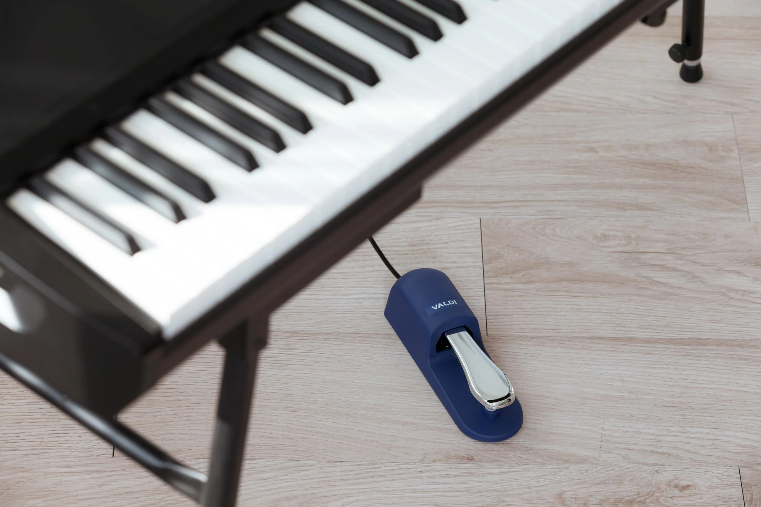 VALDI BP-3 Sustain Pedal - Universal Pedal for Keyboard Piano, Digital Pianos, MIDI Keyboards & Synths - Conversion Switch for All Brands - 1/4'' Jack, Anti-Slip Design, Extended Cable (BULE) BULE - Image 9