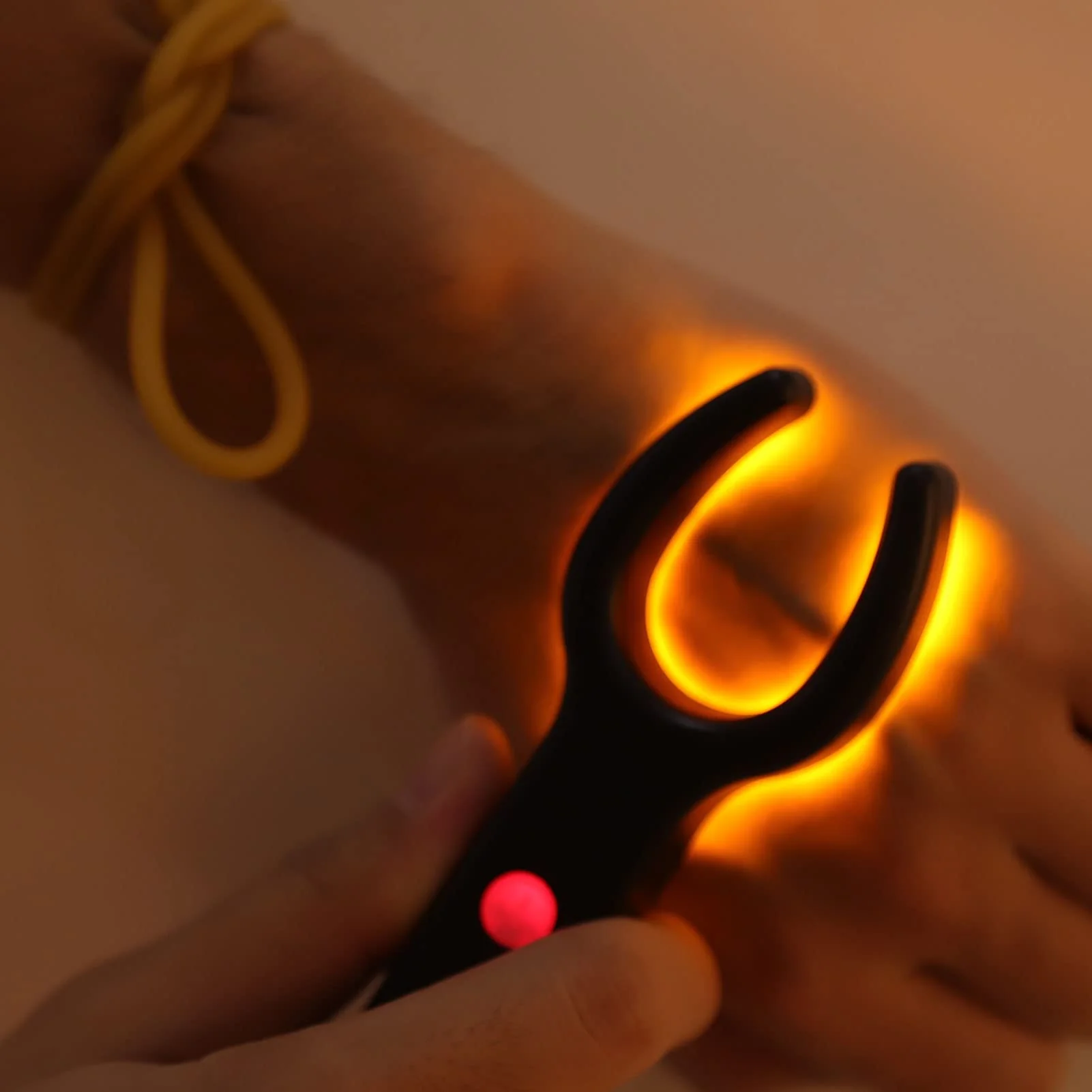 Vein Detector, Portable Vein Finder, Rechargeable Infusion Vein Lighting Light with Tourniquet Auxiliary Rubber Band for Patients - Image 7