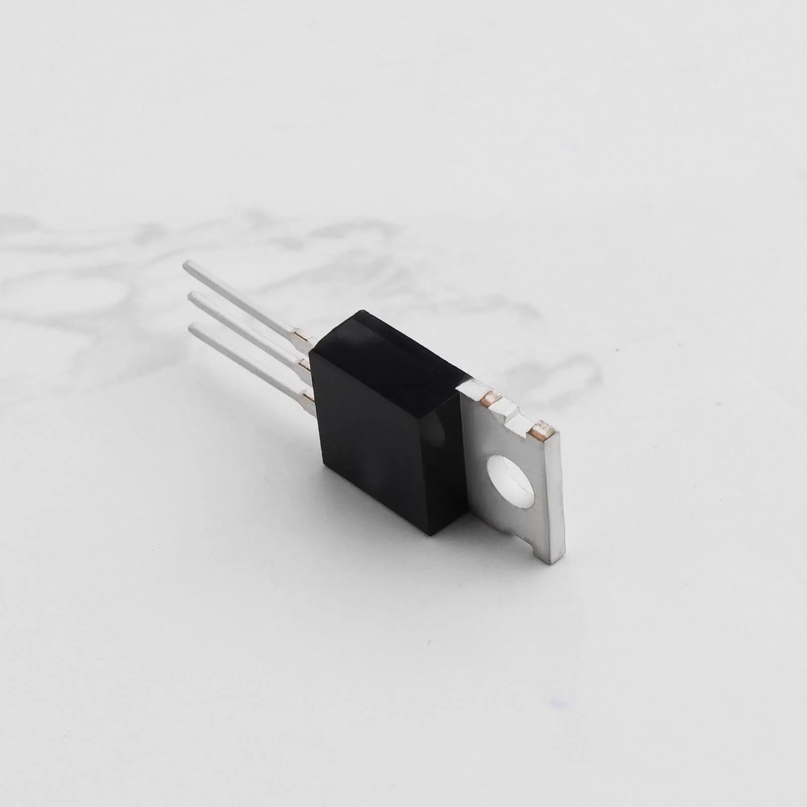 VGOL MJE3055T NPN Transistor TO-220 10A 60V 75W 29 x 9.7mm for Power Circuit and General Purpose Amplifier NPN Semiconductor Switch Black Pack of 20 - Image 5