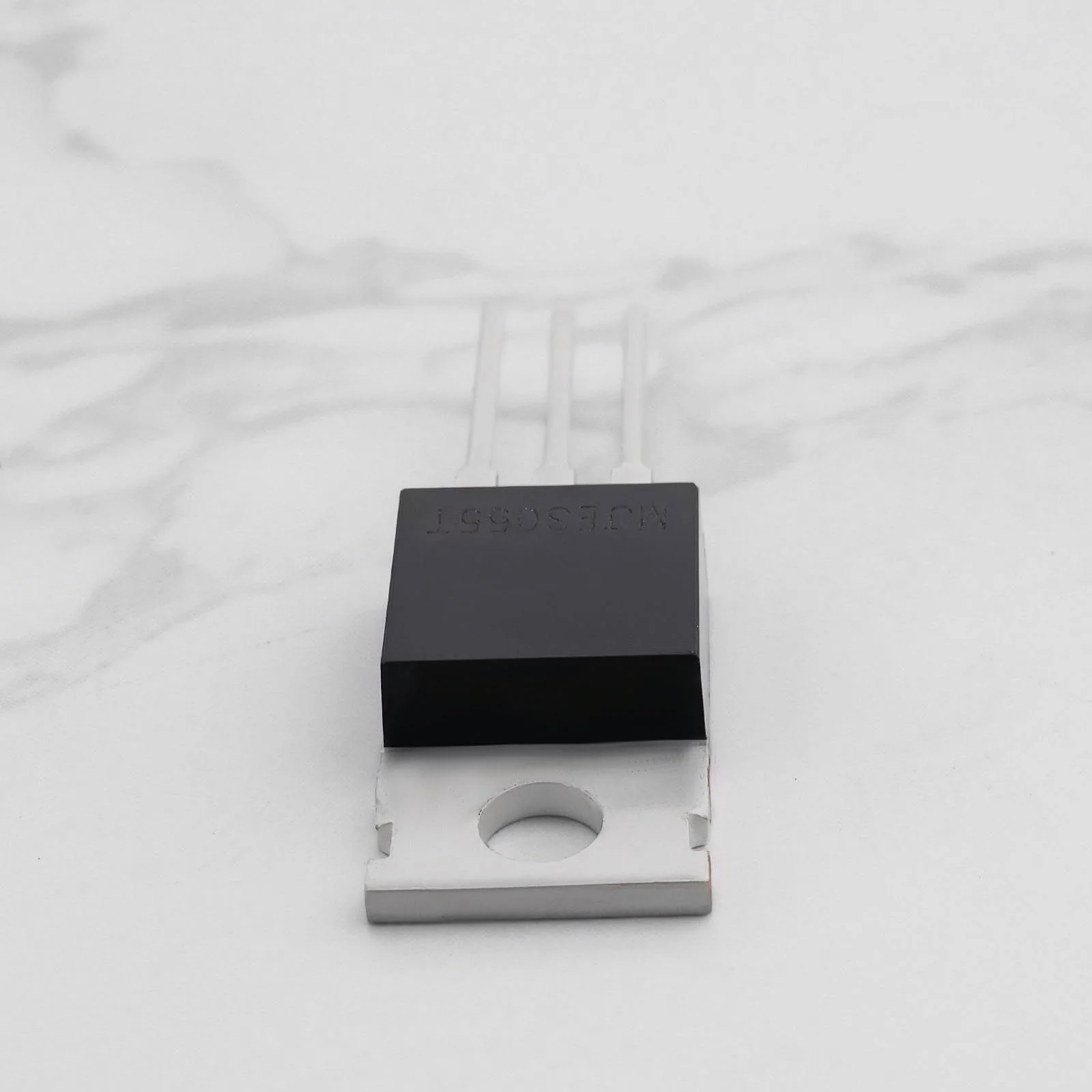 VGOL MJE3055T NPN Transistor TO-220 10A 60V 75W 29 x 9.7mm for Power Circuit and General Purpose Amplifier NPN Semiconductor Switch Black Pack of 20 - Image 6