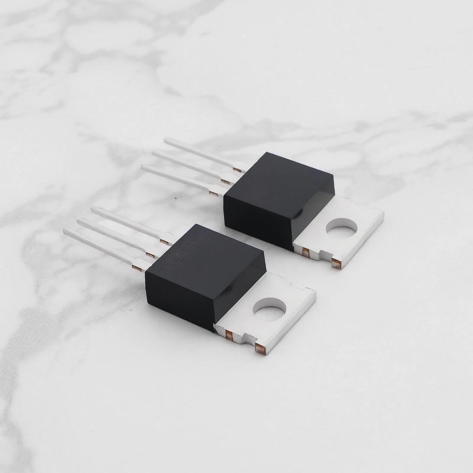 VGOL MJE3055T NPN Transistor TO-220 10A 60V 75W 29 x 9.7mm for Power Circuit and General Purpose Amplifier NPN Semiconductor Switch Black Pack of 20 - Image 7