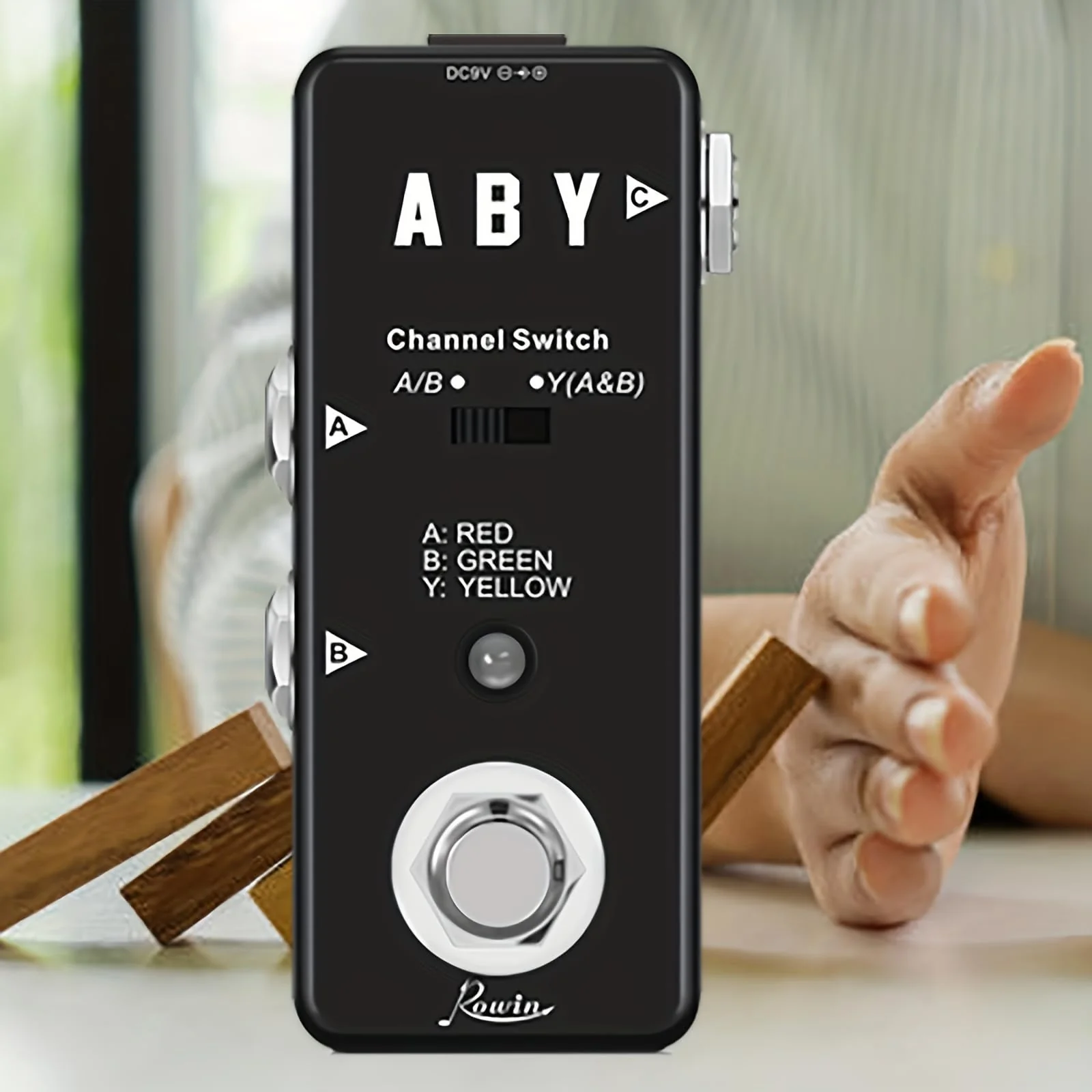 Vintage ABY Line Guitar Effect Pedal LEF-330 with True Bypass, Signal Switch, and Solid Construction - Image 4
