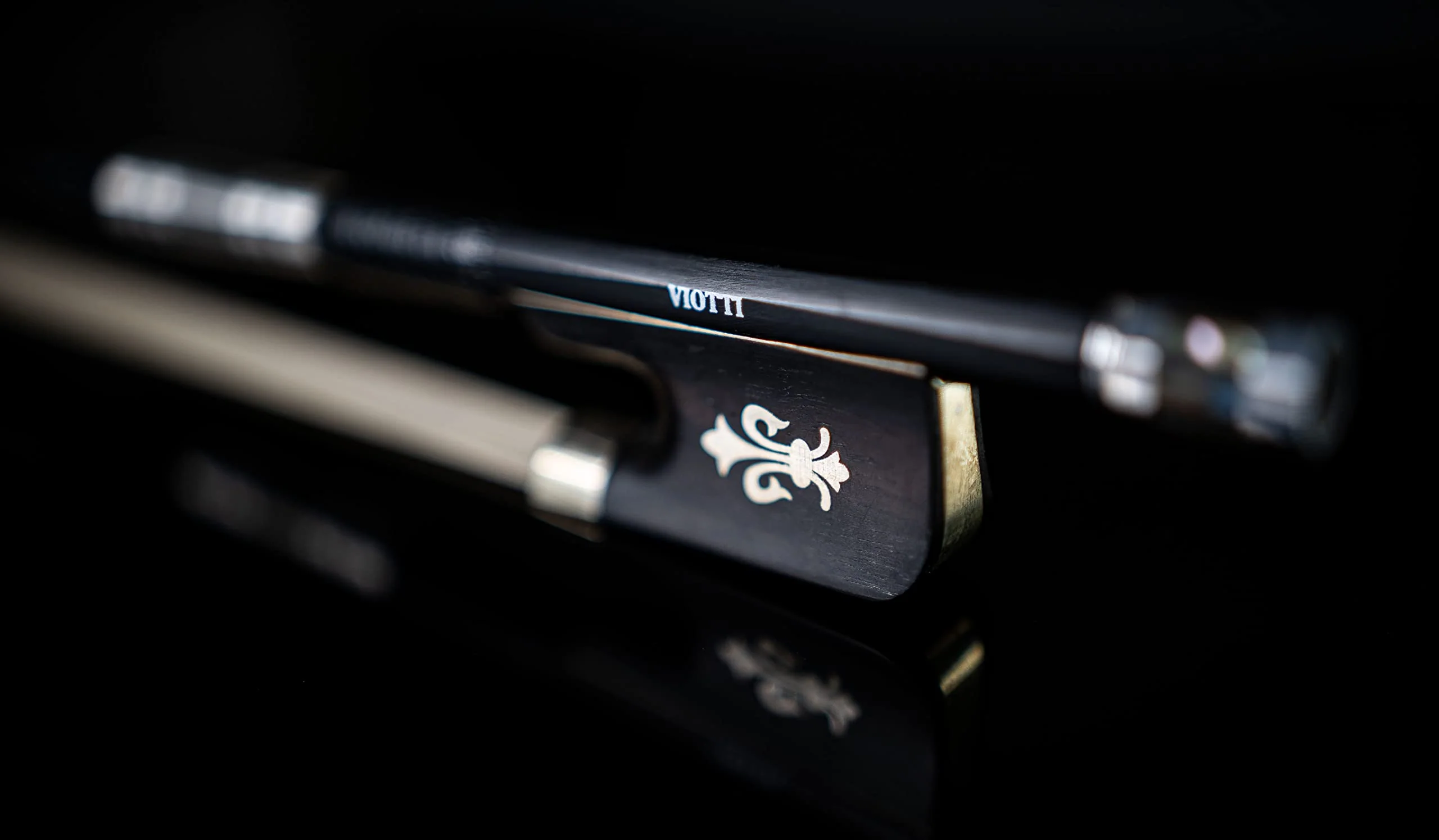 Viotti Carbon Fiber Viola Bow, Hand Crafted by Professional Bow Makers, Strong, Stiff & Well Balanced, Made with Mongolian Horse Hair, for Violist of All Skill Levels (Fleur de lis) Fleur de lis - Image 2