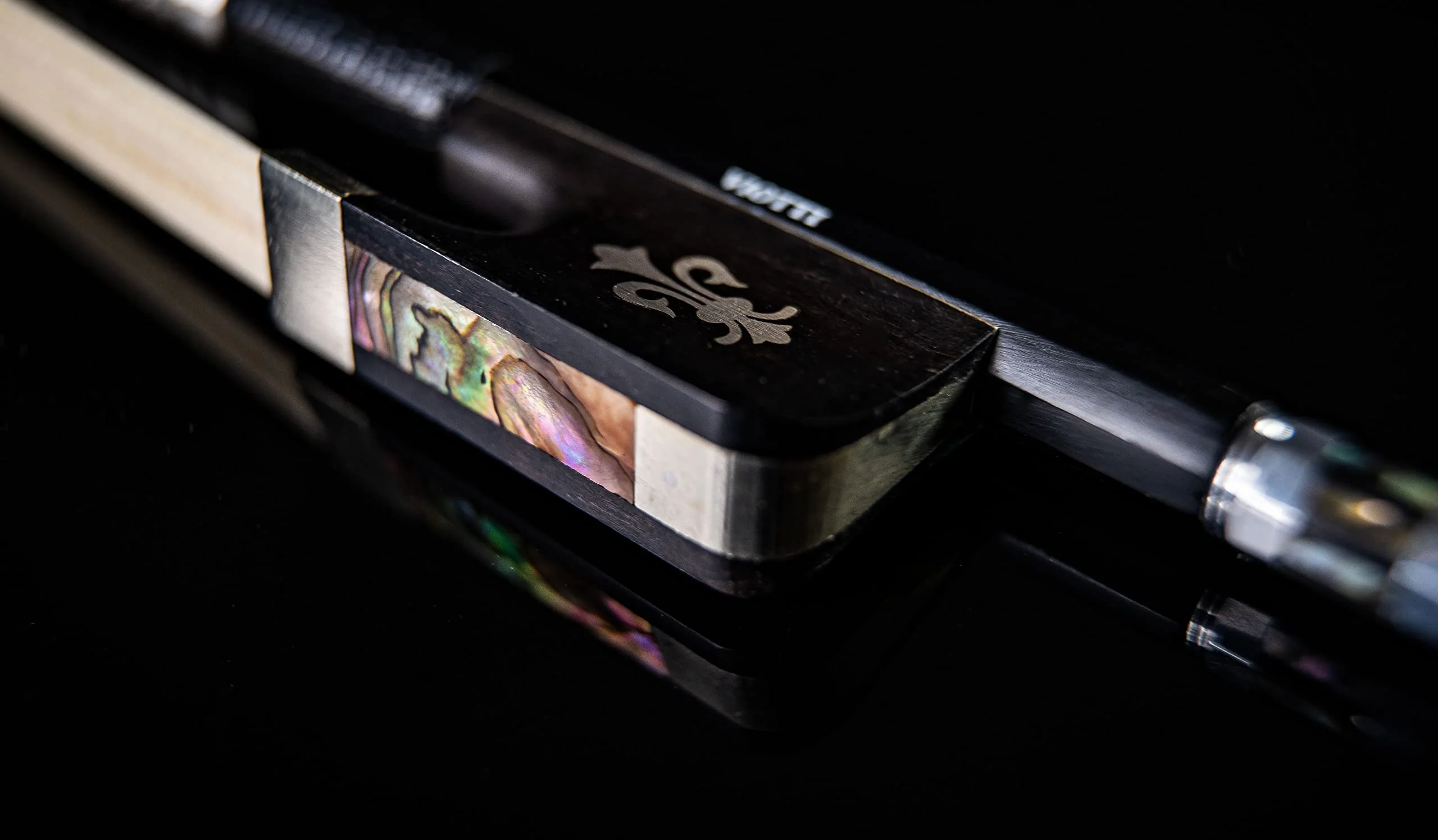 Viotti Carbon Fiber Viola Bow, Hand Crafted by Professional Bow Makers, Strong, Stiff & Well Balanced, Made with Mongolian Horse Hair, for Violist of All Skill Levels (Fleur de lis) Fleur de lis - Image 3