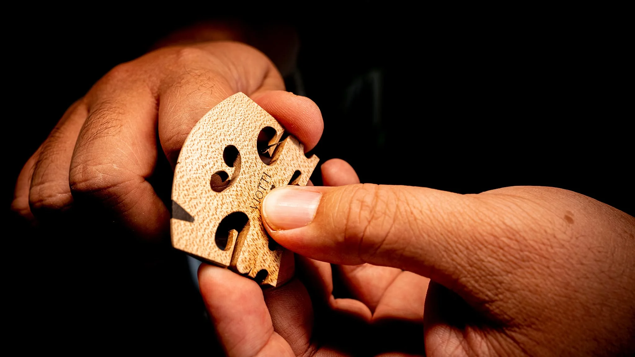 Viotti Violin Bridge 4/4: Finer Grade Solid Maple Violin Bridge, Pre-Cut & Pre-Fitted to Fit Most 4/4 Violins, Crafted by Highly Skilled Experts for Sharper Sound, Volume, Beauty & Clarity - Image 7