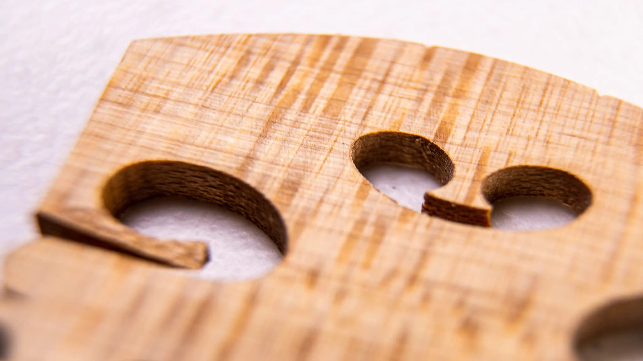 Viotti Violin Bridge 4/4: Finer Grade Solid Maple Violin Bridge, Pre-Cut & Pre-Fitted to Fit Most 4/4 Violins, Crafted by Highly Skilled Experts for Sharper Sound, Volume, Beauty & Clarity - Image 8
