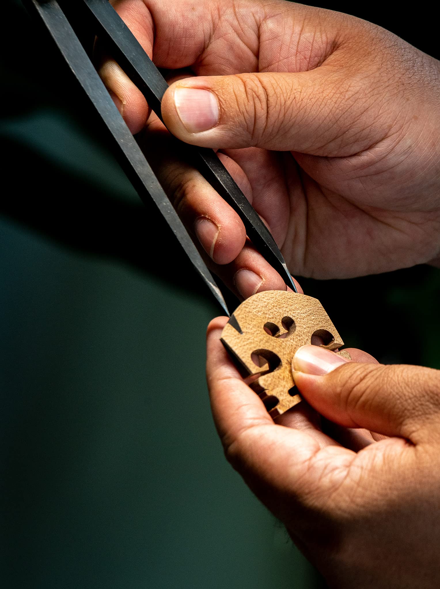Viotti Violin Bridge 4/4: Finer Grade Solid Maple Violin Bridge, Pre-Cut & Pre-Fitted to Fit Most 4/4 Violins, Crafted by Highly Skilled Experts for Sharper Sound, Volume, Beauty & Clarity - Image 9