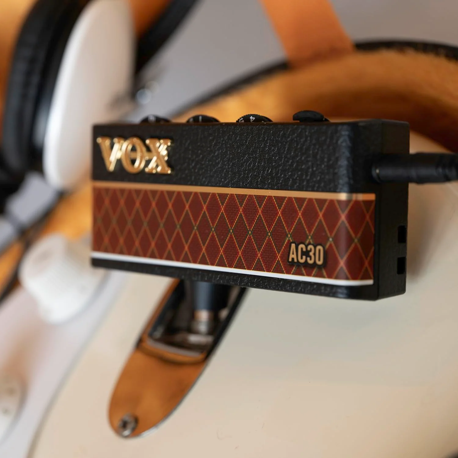 Vox amPlug 3 Plug-In Headphone Amplifier with Built-In Stereo Effects and Volume Control (AC30) [v3] AC30 - Image 2